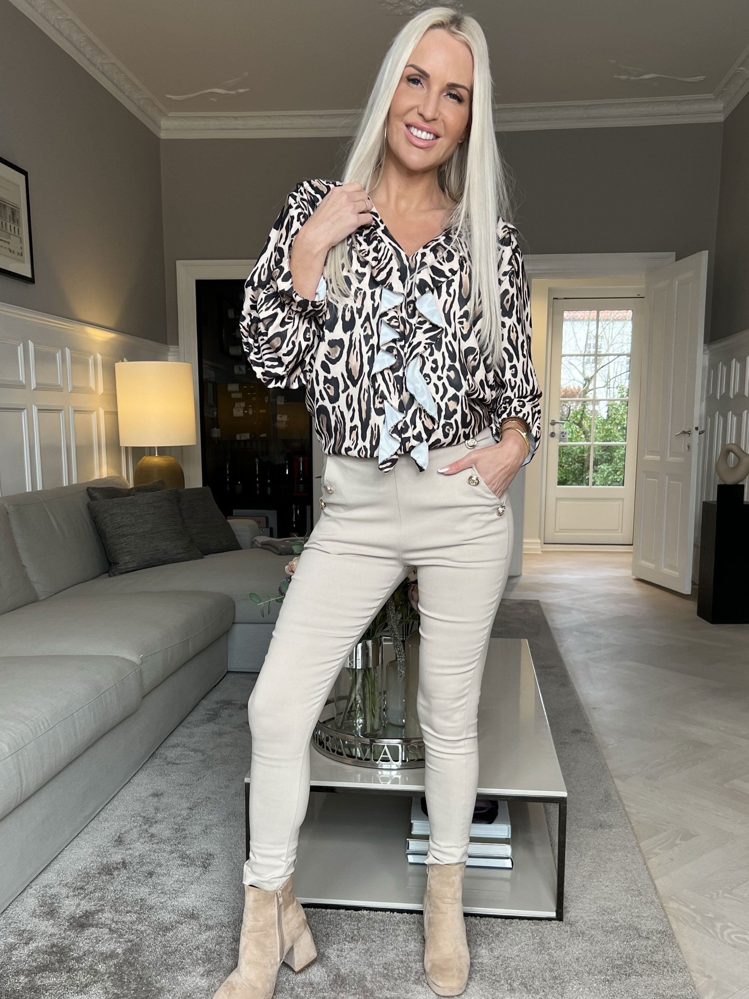 Emma - Leggings med resår i midjan och guldfärgade knappar - Beige