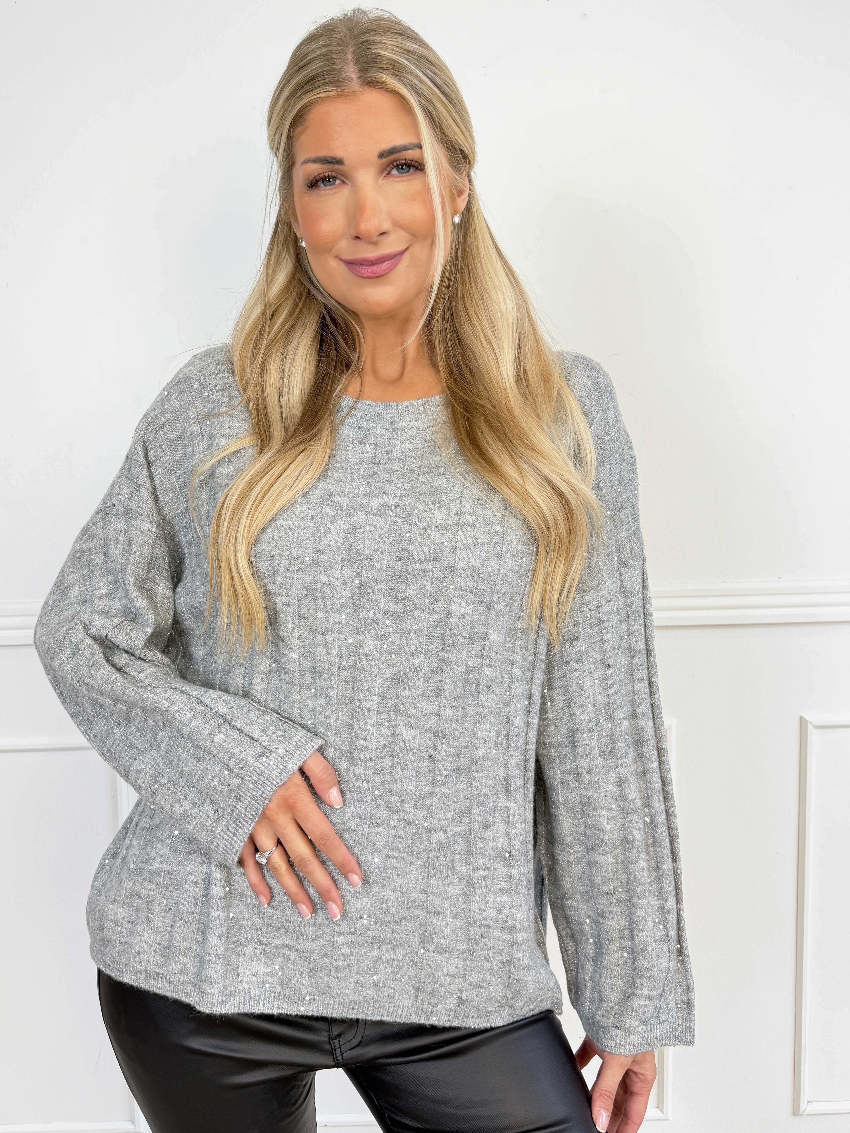 Freja - Fin stickad tröja med glittrande trådar och små paljetter som ger en elegant och festlig touch