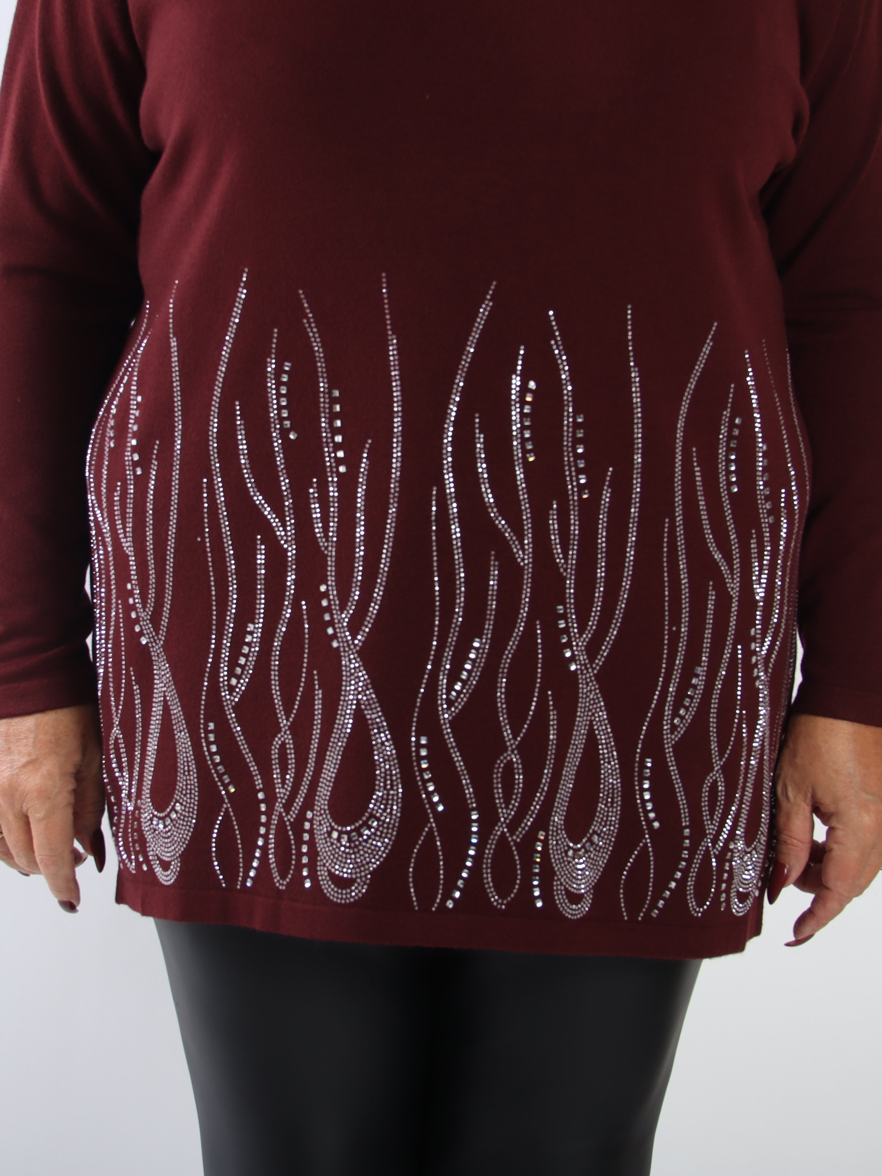 Ginni - Mjuk stickad tröja i plus size i en viskosblandning med mönster av glittrande strass
