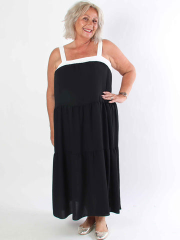 Glenna - Lång plus size klänning i viskos med vita axelband
