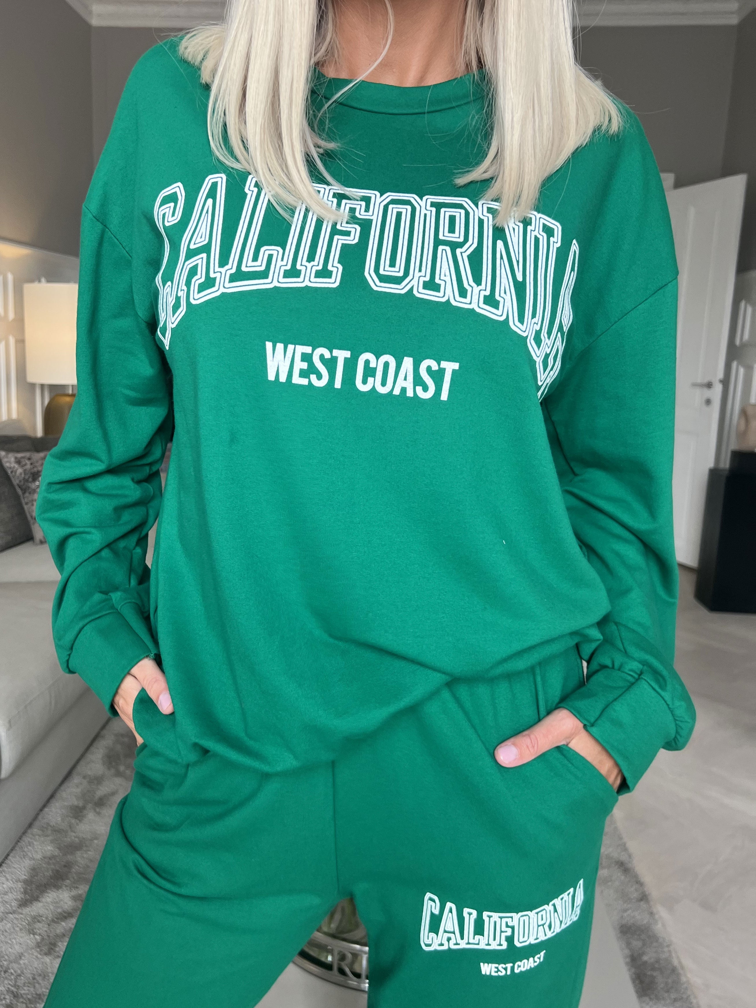 Noelle - Snyggt joggingset med skrift över bröstet