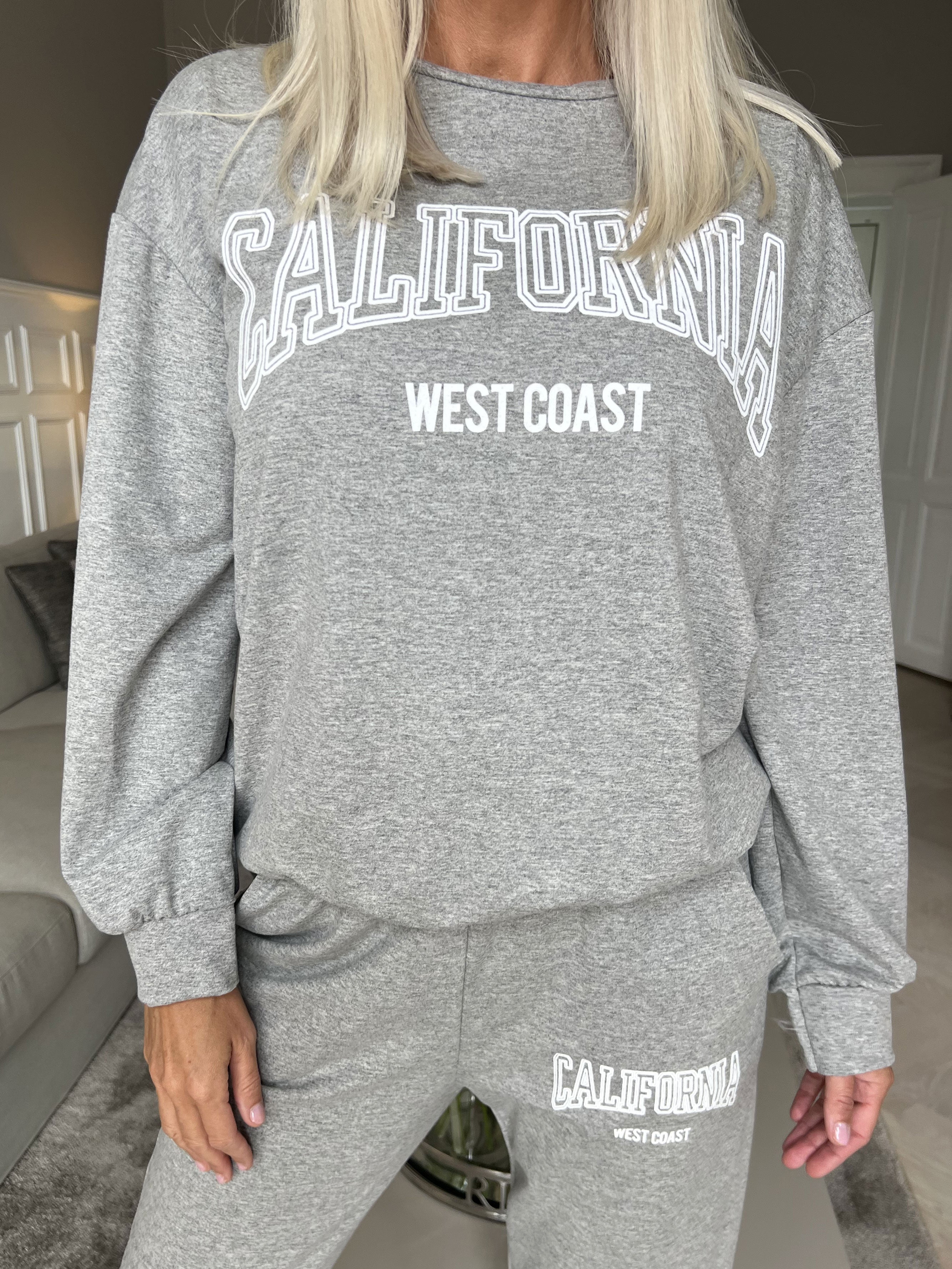 Noelle - Snyggt joggingset med skrift över bröstet