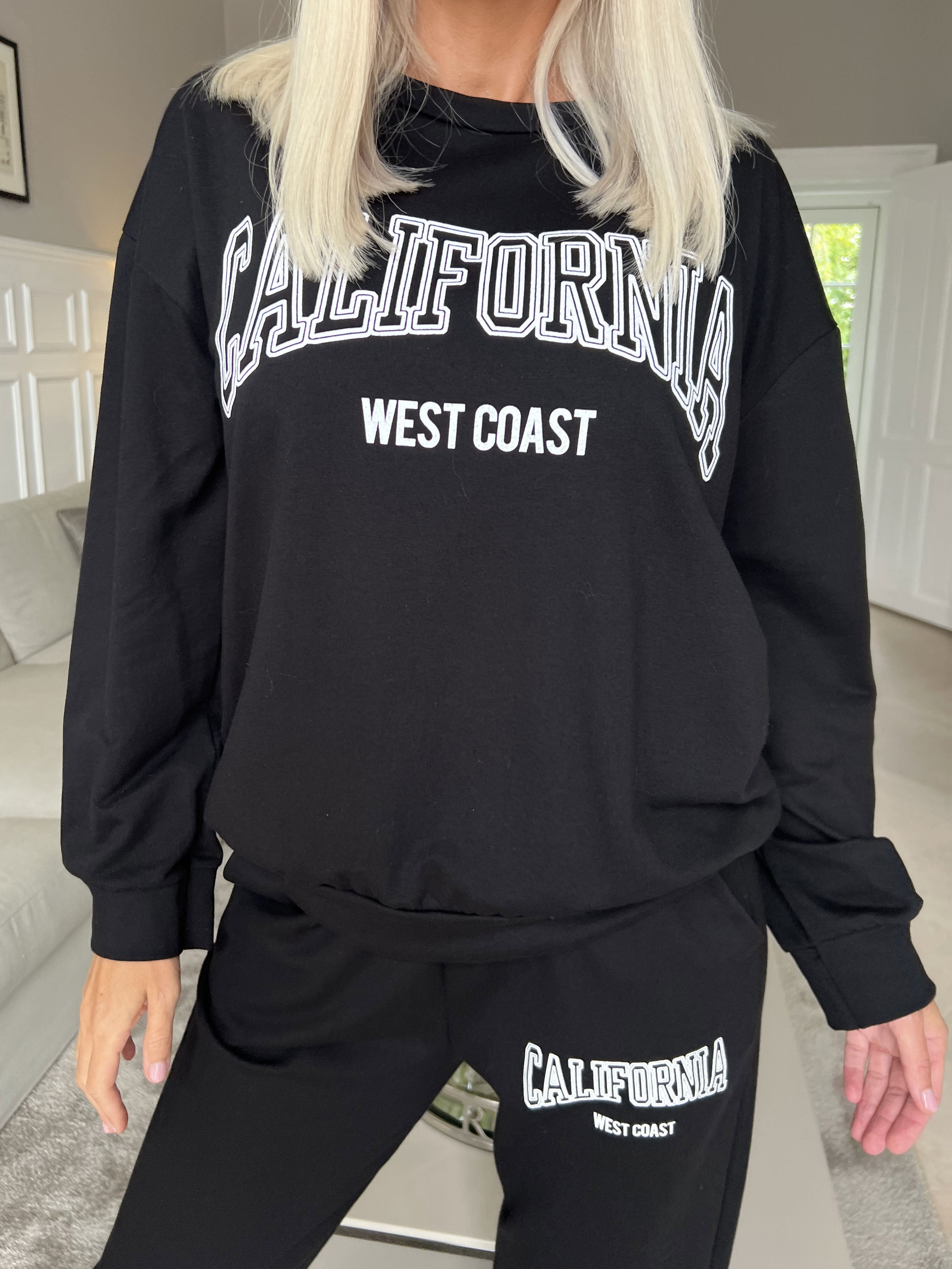 Noelle - Snyggt joggingset med skrift över bröstet