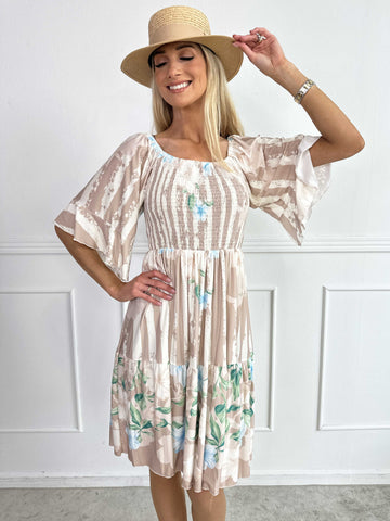 Elna Floral Stripe Short - Blommig elastisk klänning med smockat bröst