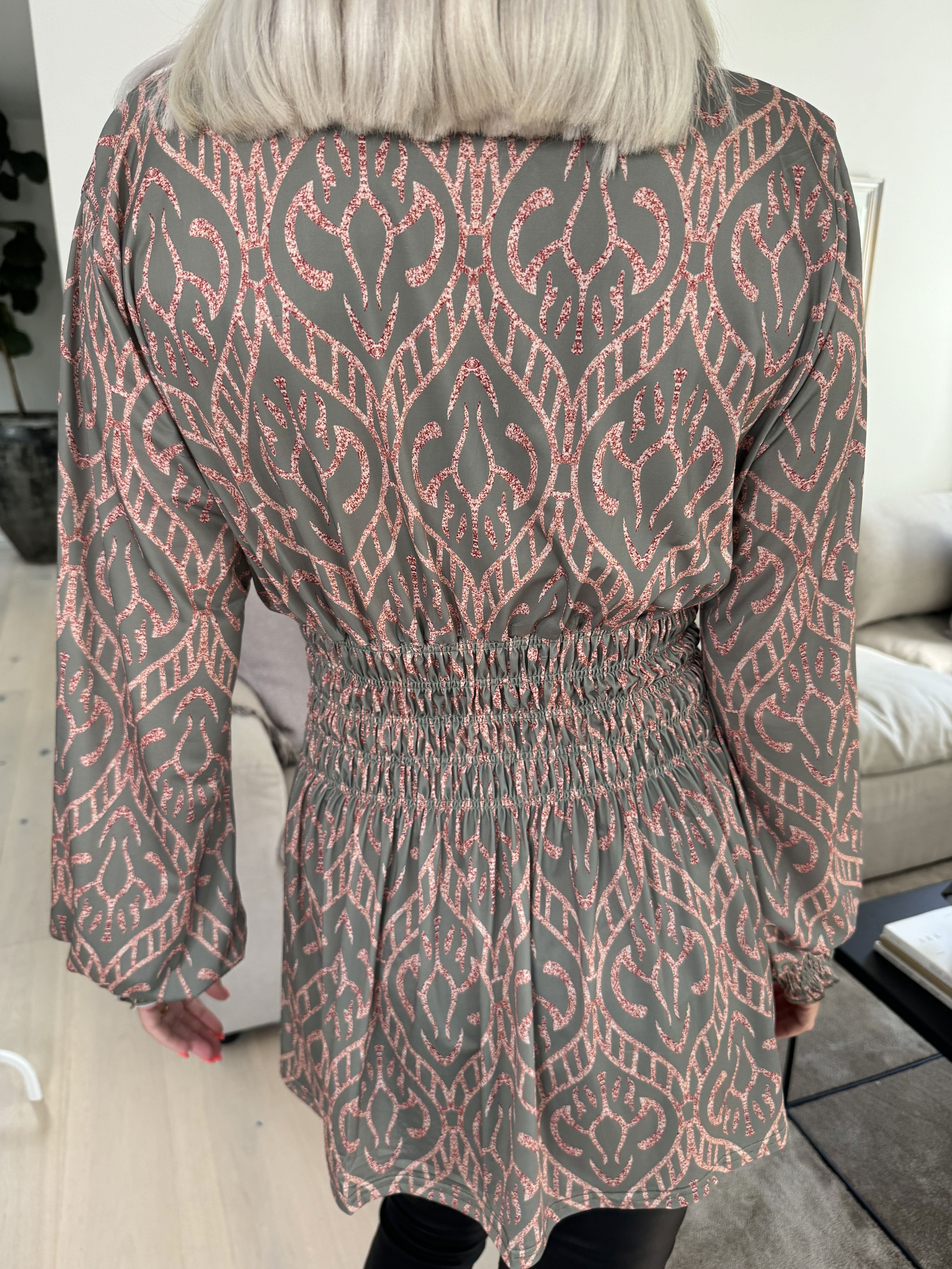 Pams Boho Shirt L/S - Elastisk blus i skrynkelfritt tyg