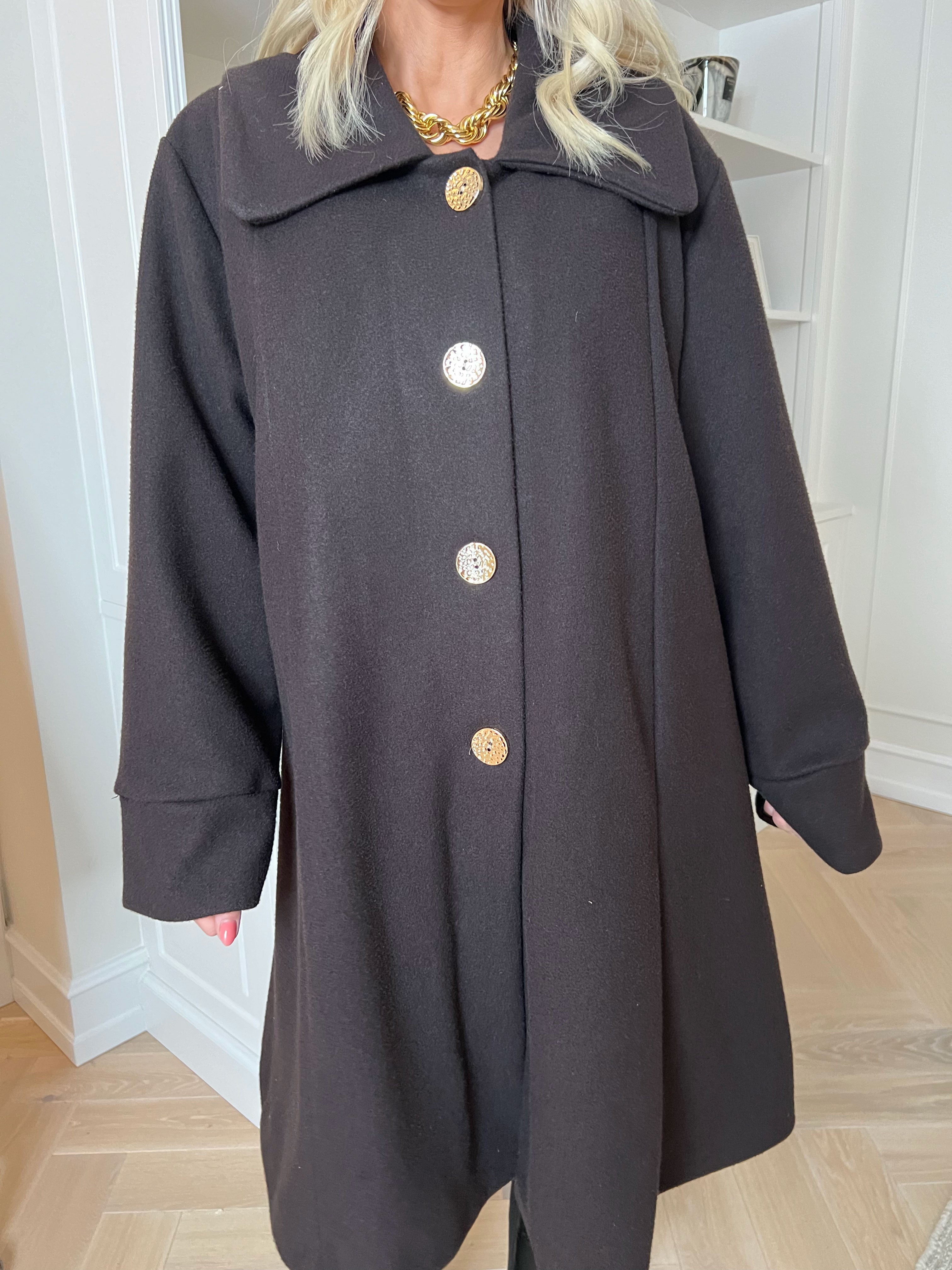 Yalena - Klassisk frakke i A-facon med lommer