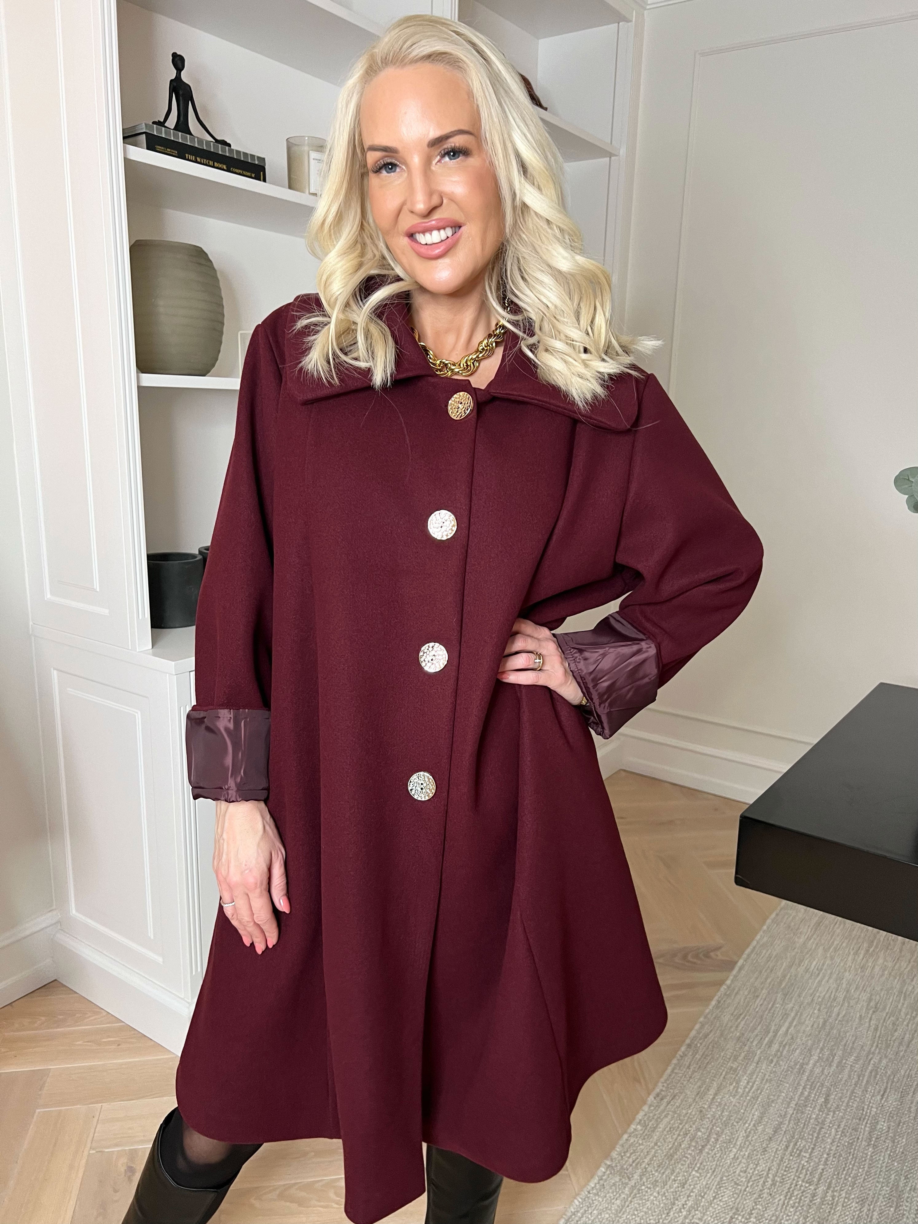 Yalena - Klassisk frakke i A-facon med lommer