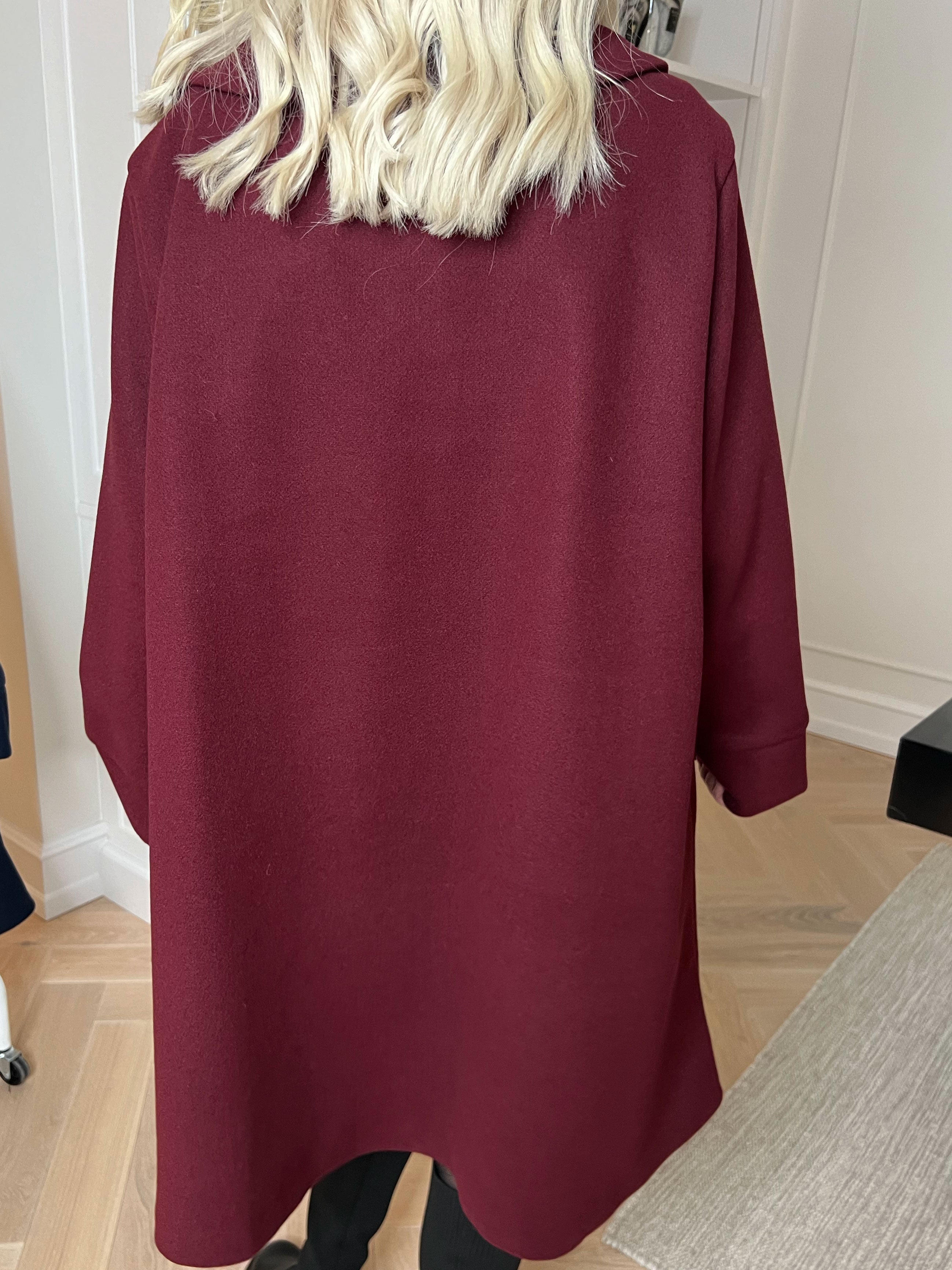 Yalena - Klassisk frakke i A-facon med lommer