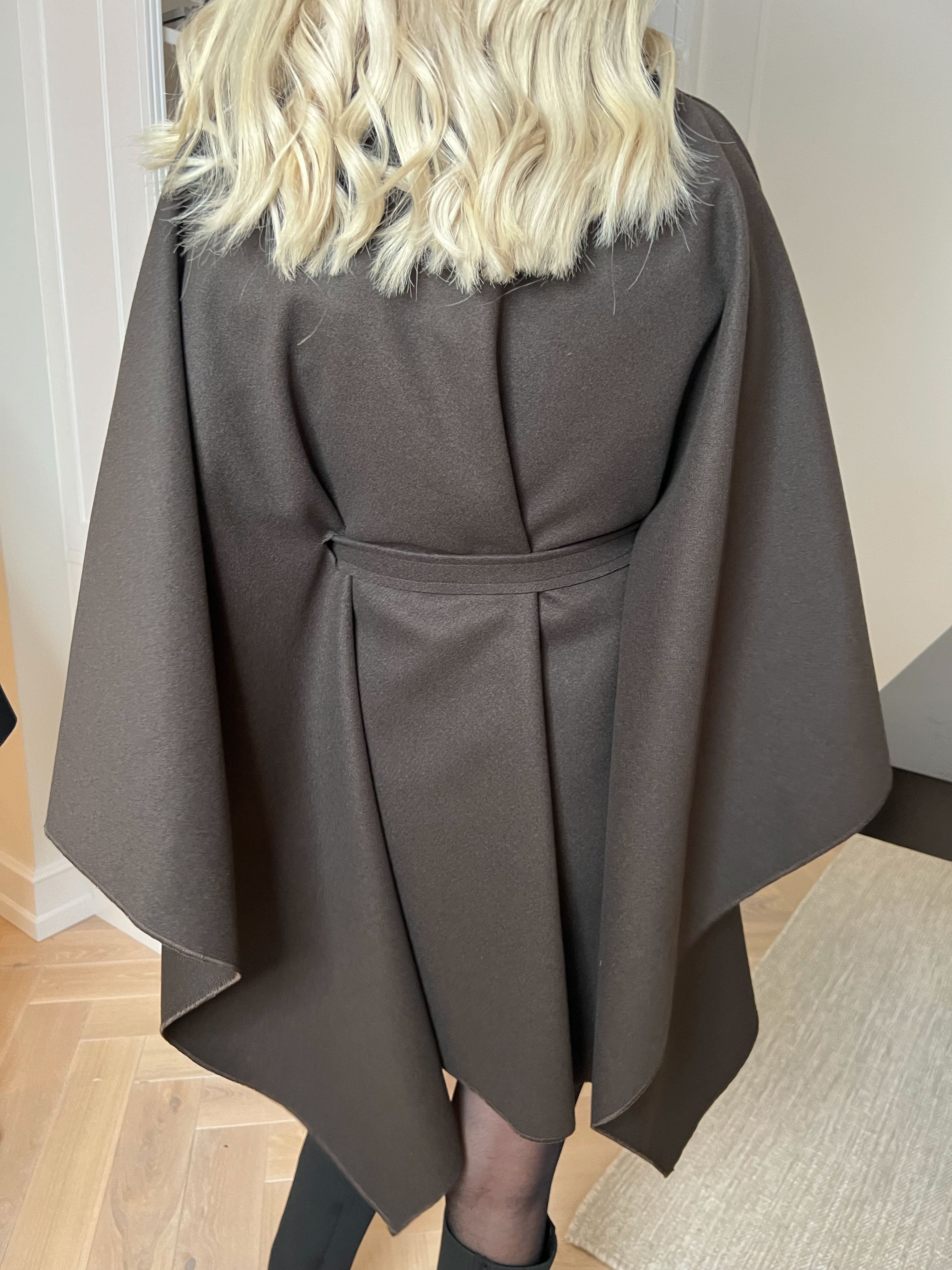 Zanna - Klassisk åben frakke med bælte i taljen