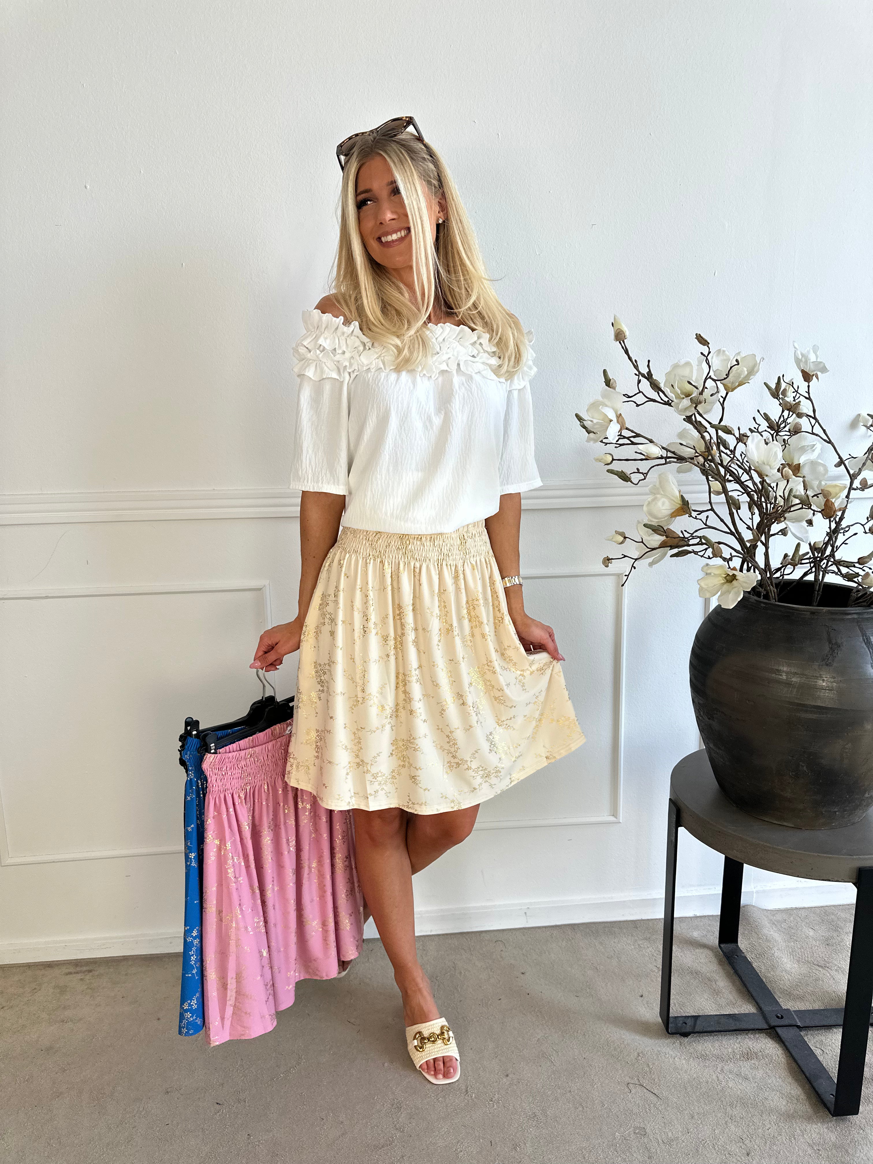 Pams Gold Short Skirt - Kort kjol i stretchigt tyg med fickor
