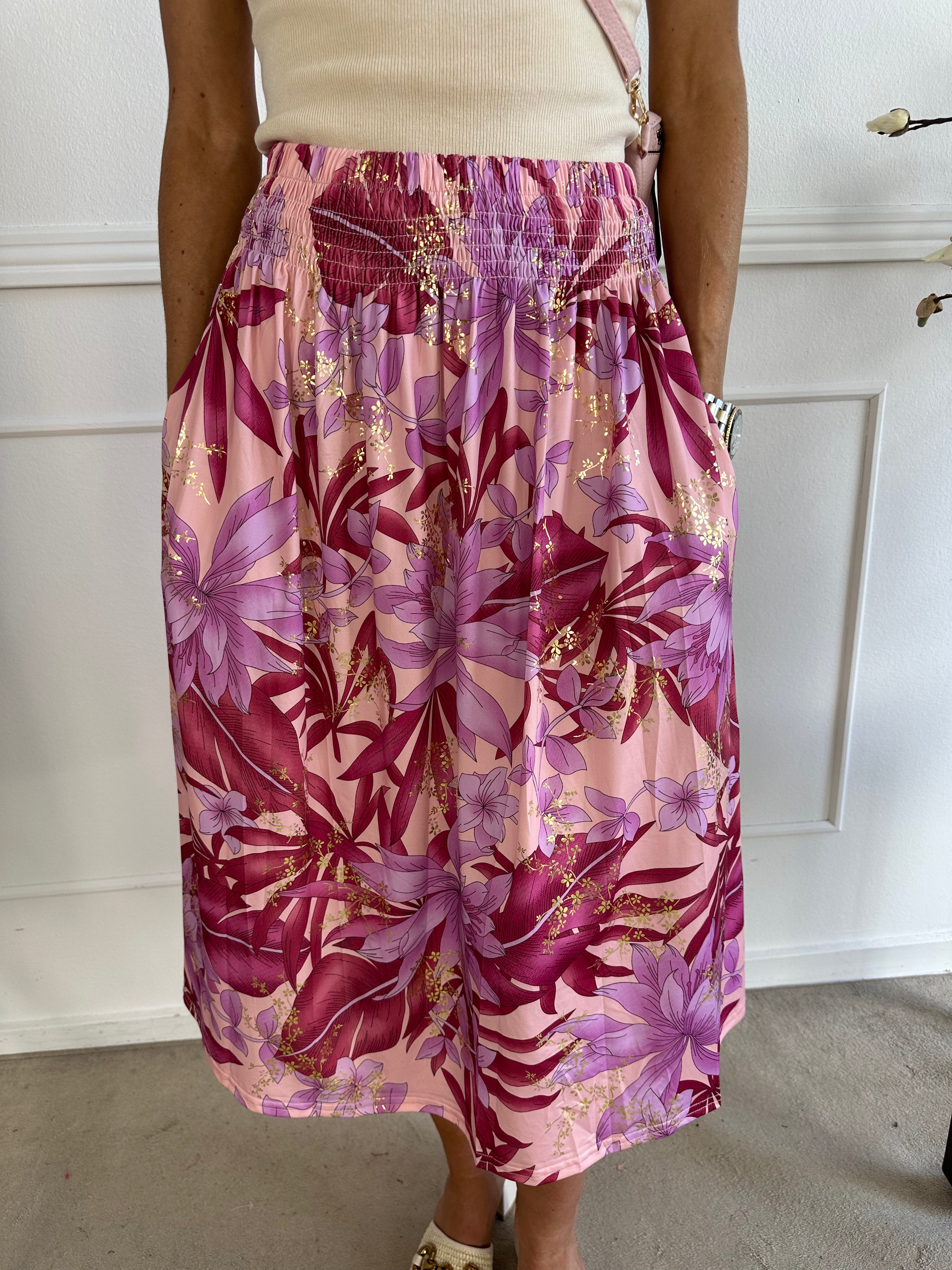 Pams Midi Skirt - Kjol i skrynkelfritt tyg med fickor