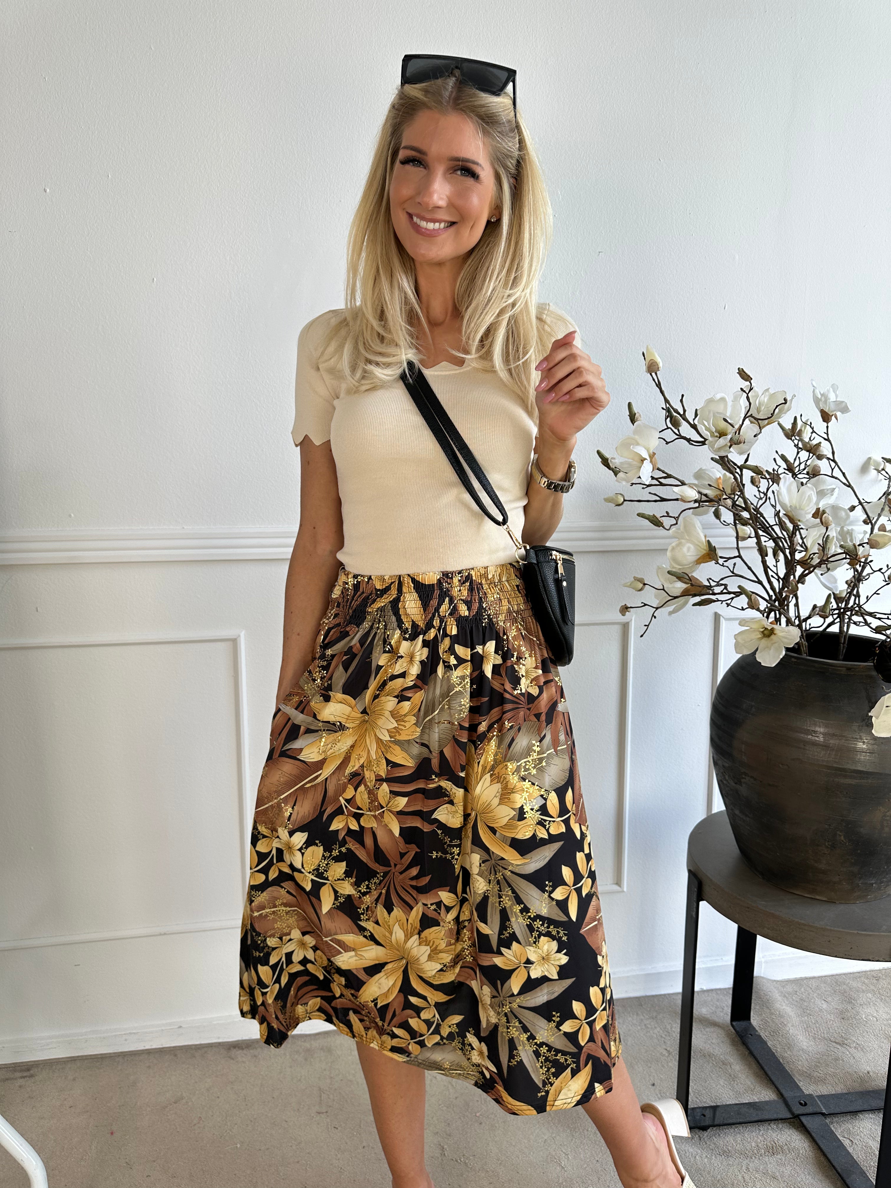 Pams Midi Skirt - Kjol i skrynkelfritt tyg med fickor