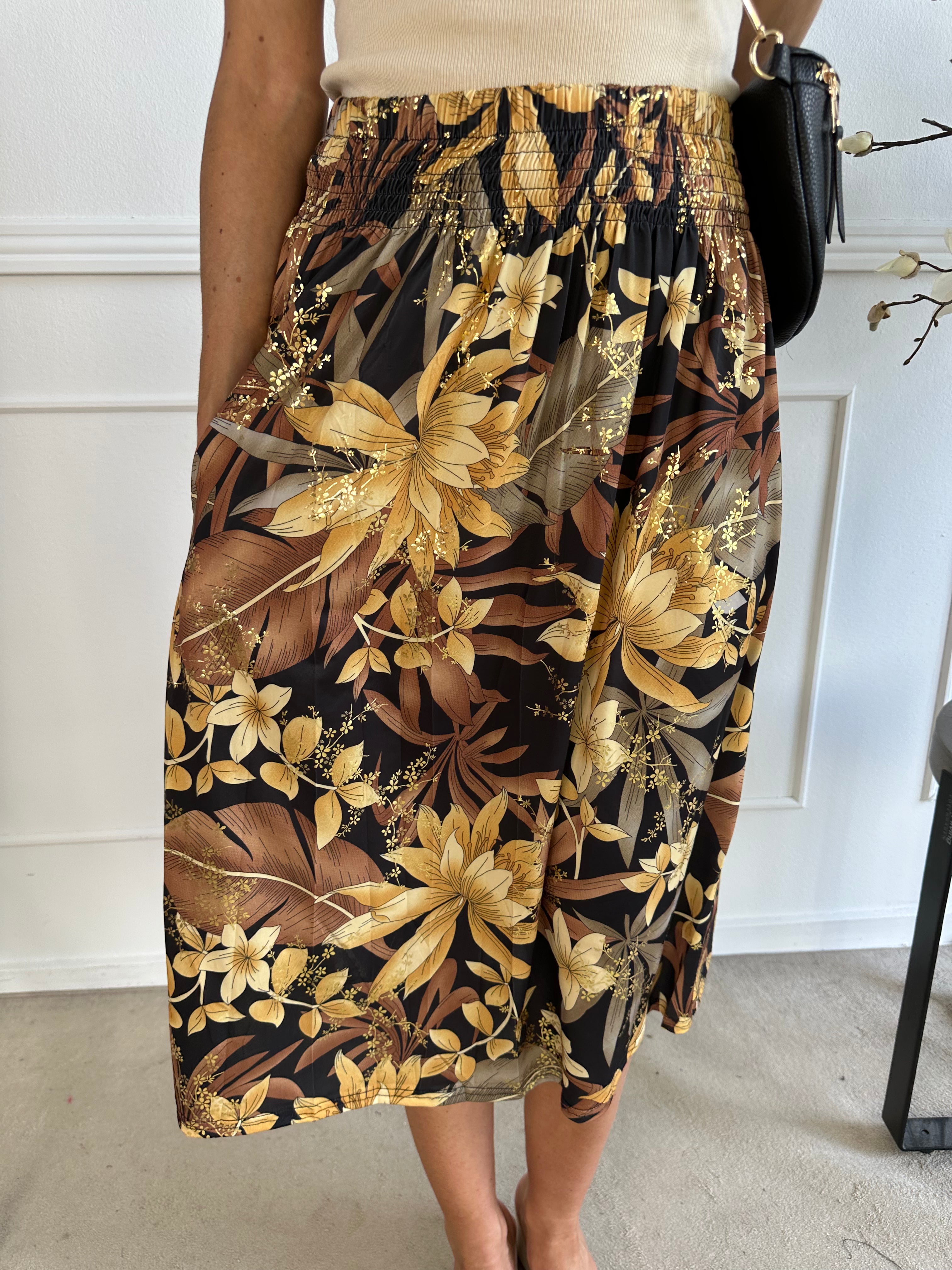 Pams Midi Skirt - Kjol i skrynkelfritt tyg med fickor