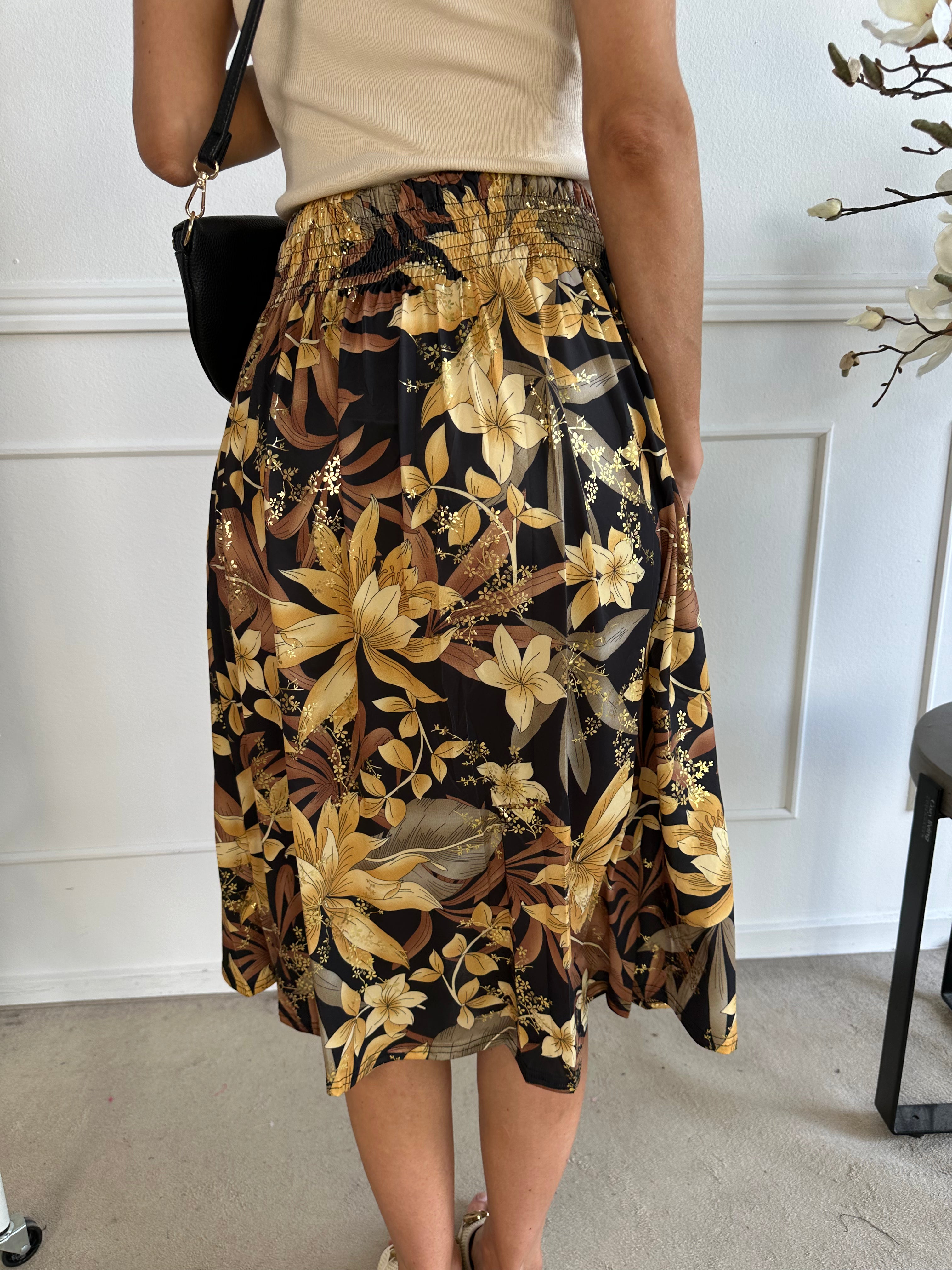 Pams Midi Skirt - Kjol i skrynkelfritt tyg med fickor