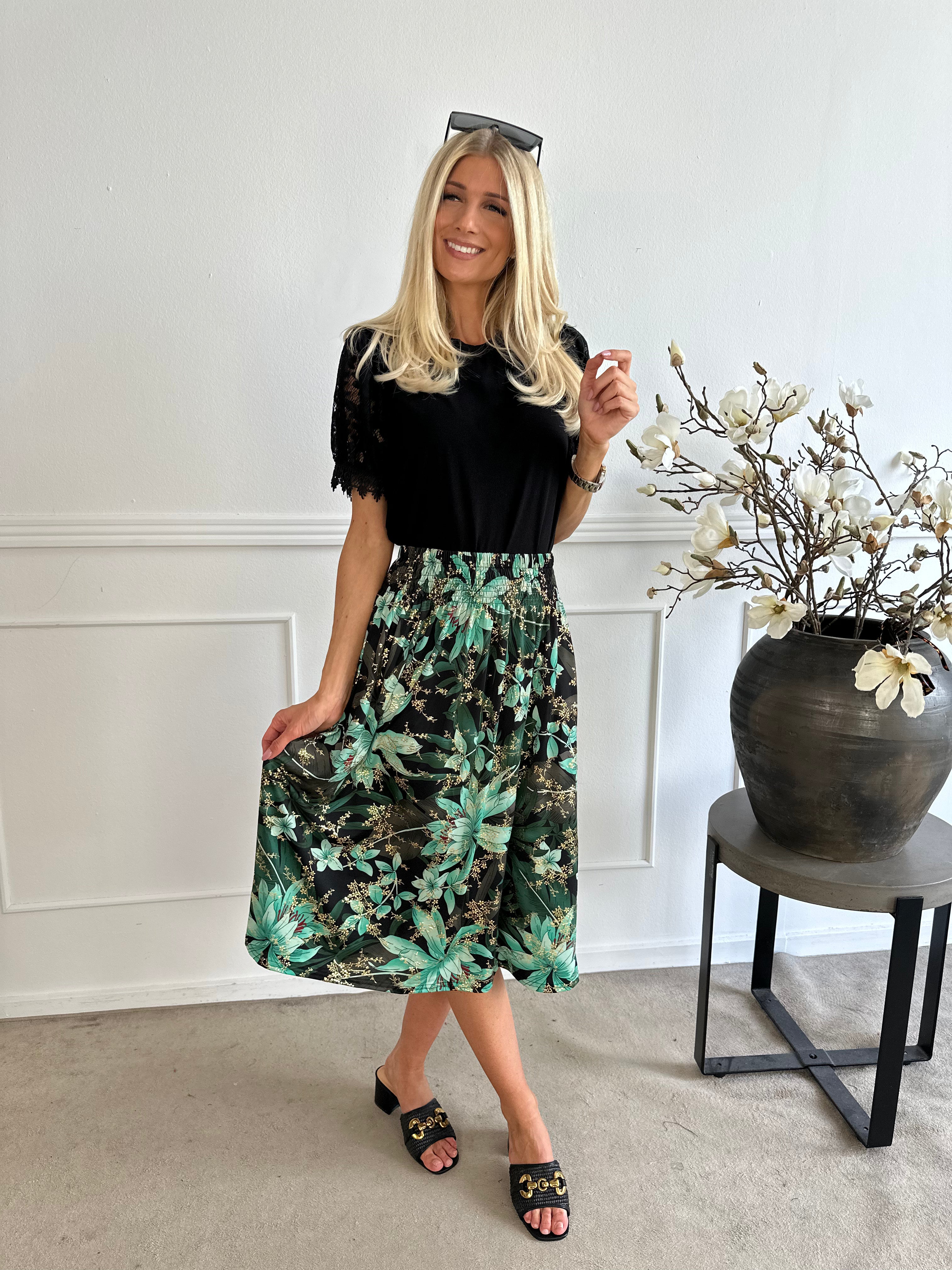 Pams Midi Skirt - Kjol i skrynkelfritt tyg med fickor