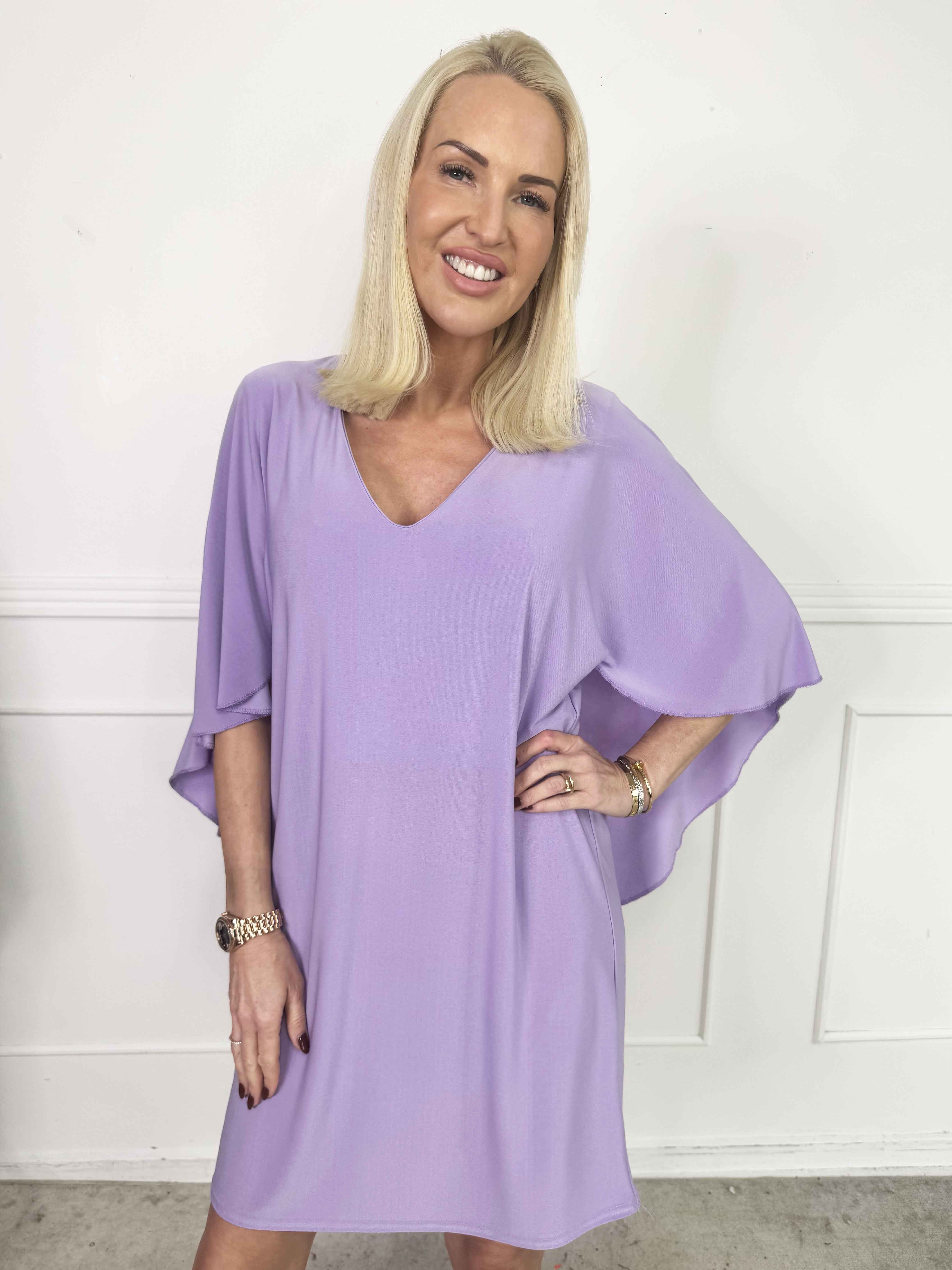 Sus - Klänning med kappa och djup rygg