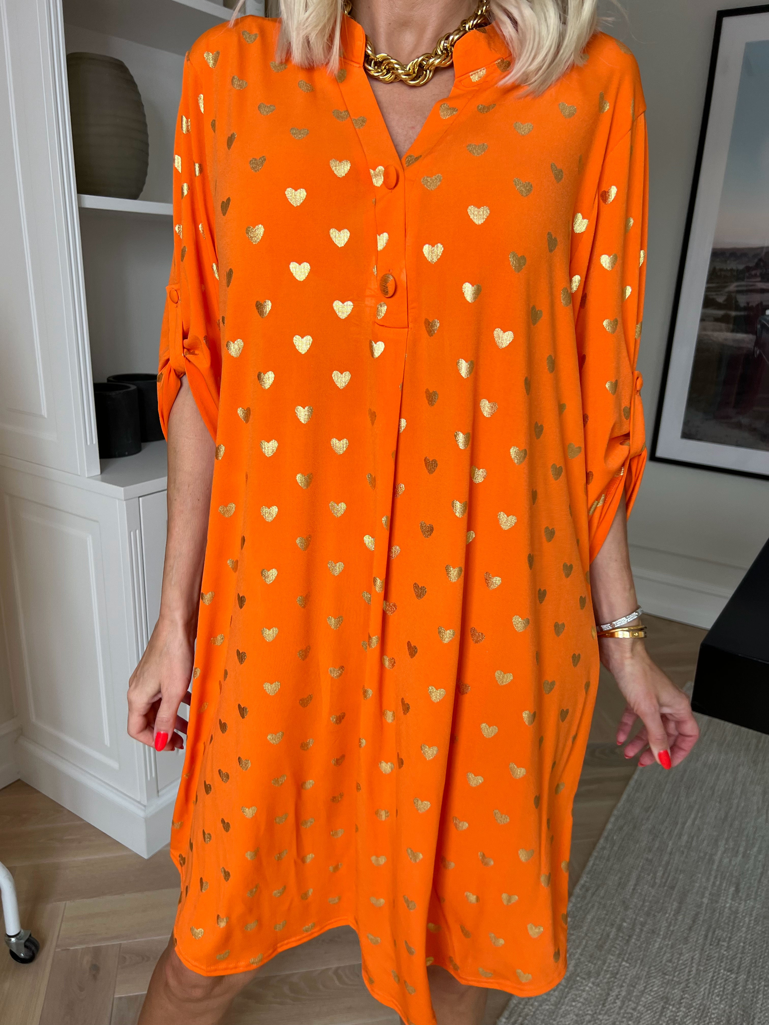 Ebba Gold Heart - Resårklänning med guldfärgade hjärtdetaljer