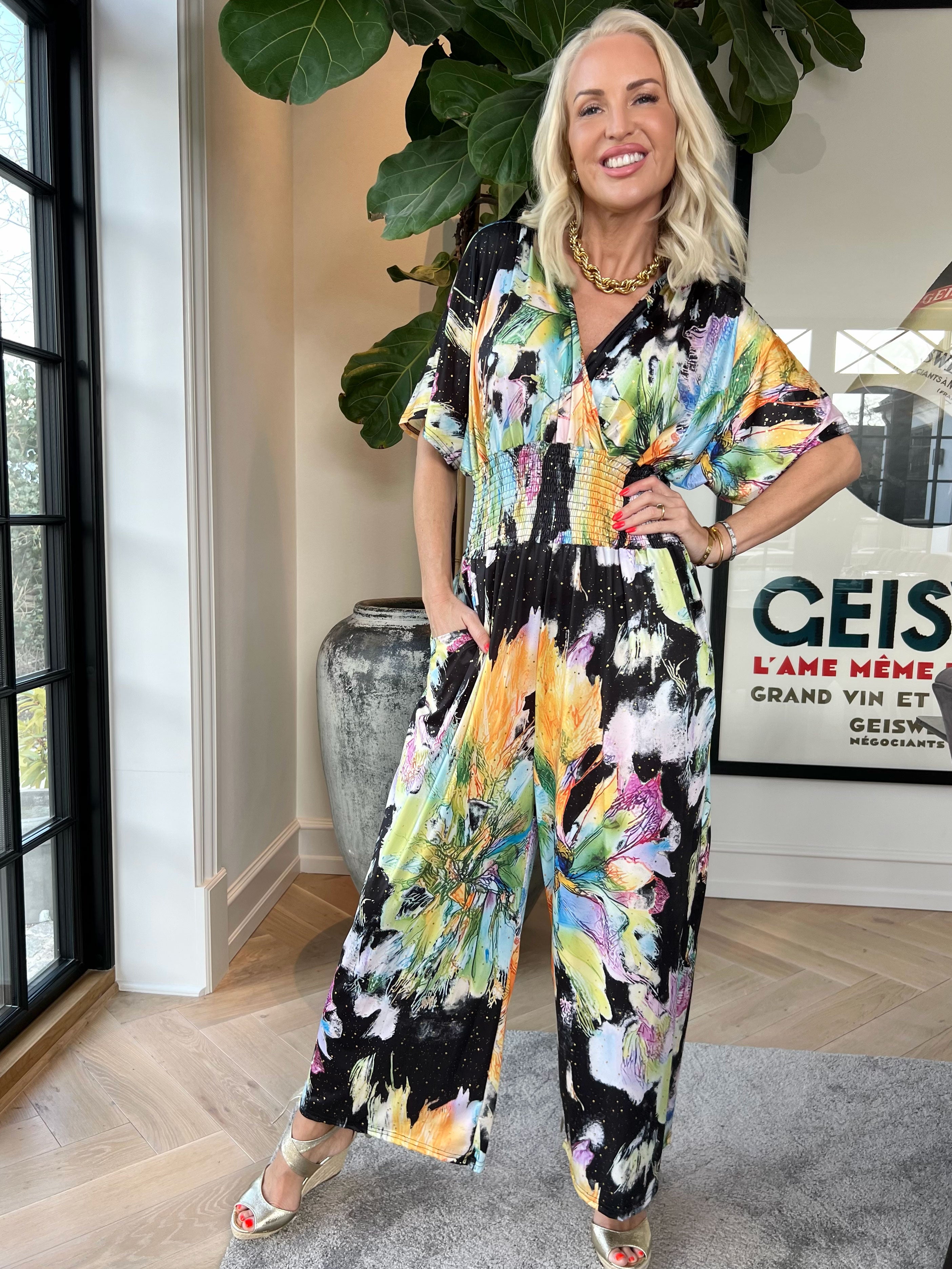 Pams Print Jumpsuit - Stretchig mönstrad jumpsuit med guldfärgat damm