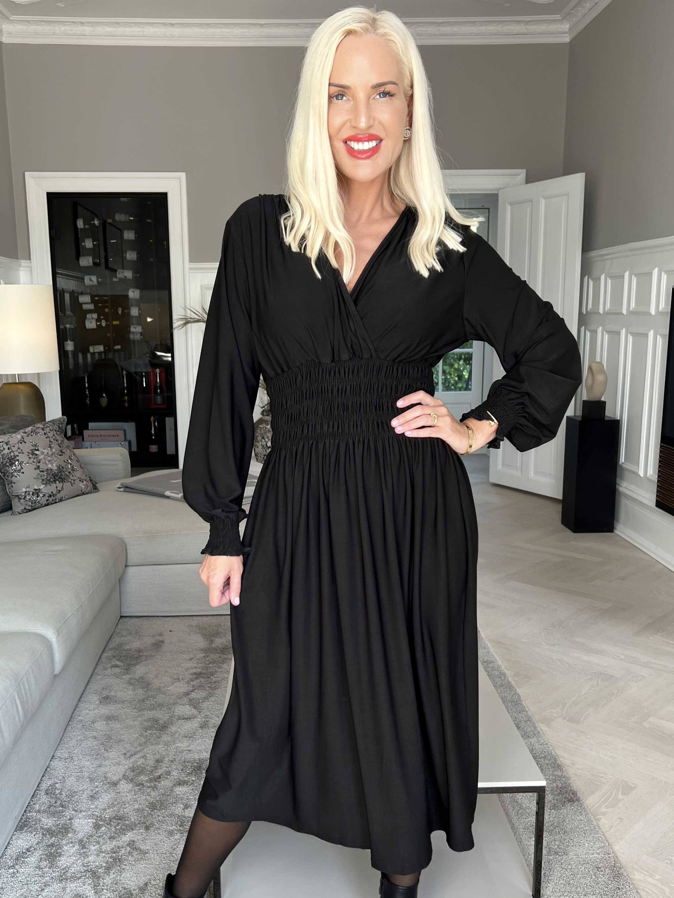 Pams Plain Midi L/S - Elastisk klänning med smock och långa ärmar