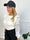 Diamond - Stickad blus med broderade ärmar och volangdetaljer