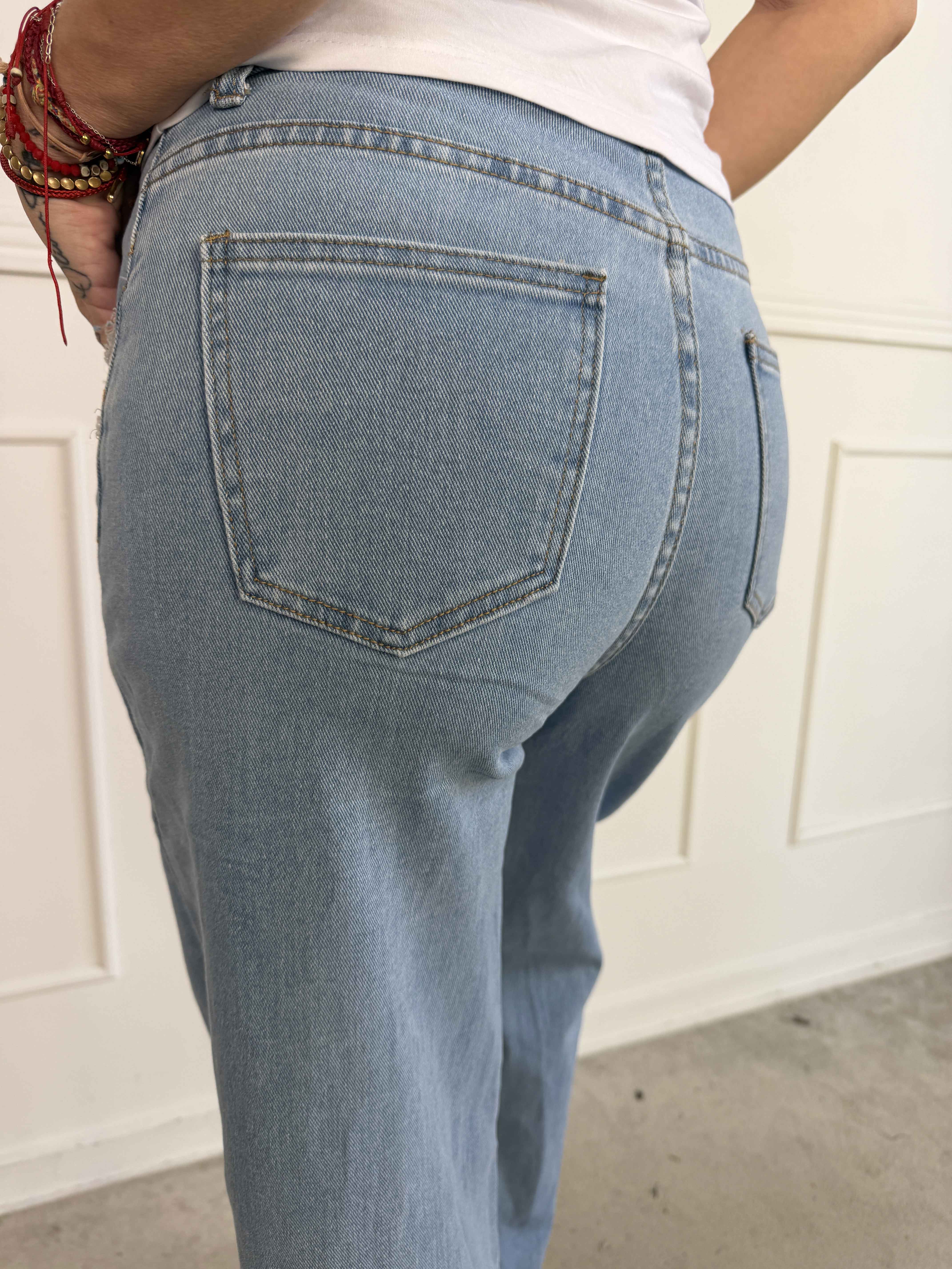 Evelin - Lätta jeans med vida ben och fina spetsdetaljer