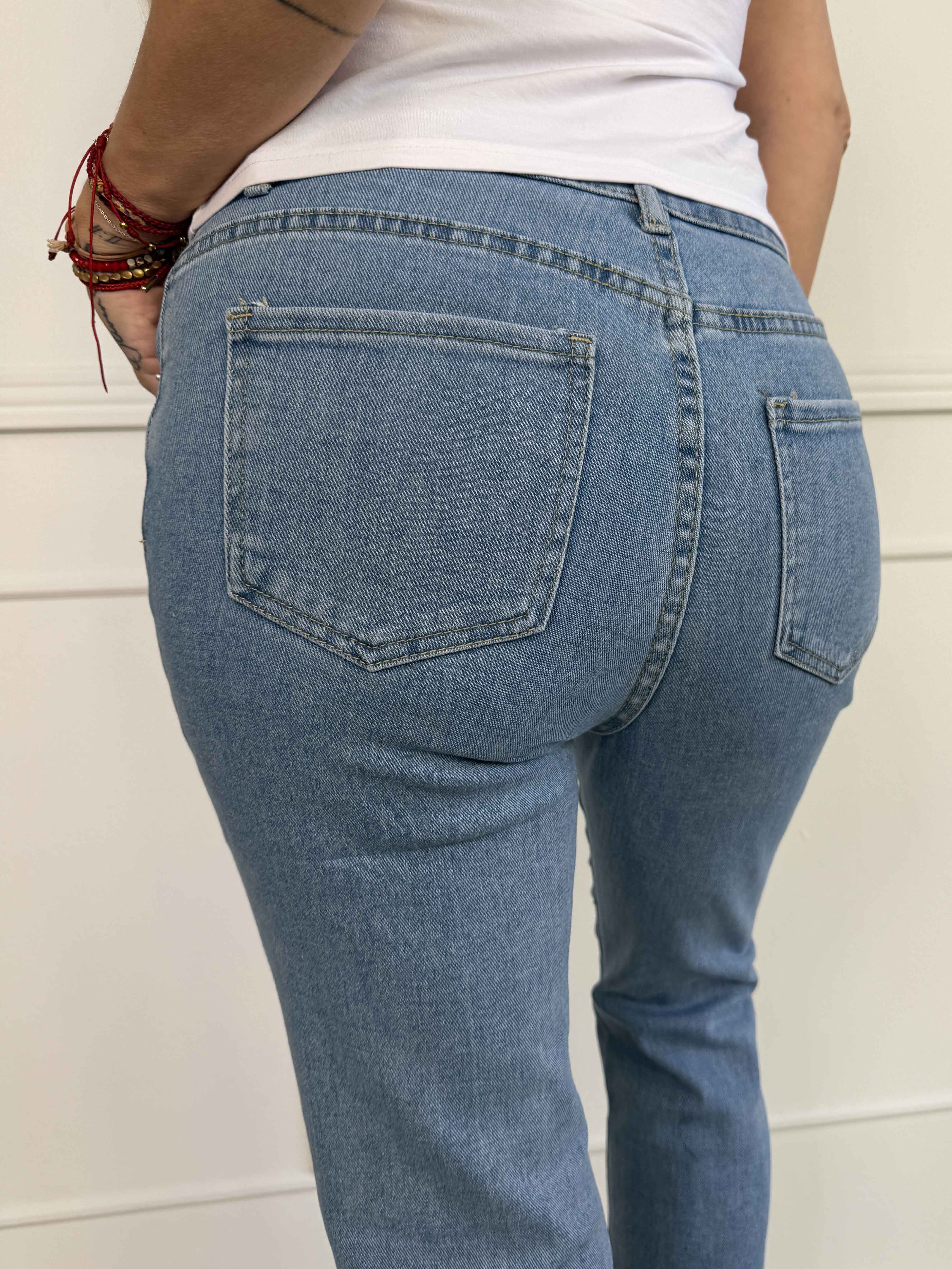 Khloe - Ljusa jeans med svaj