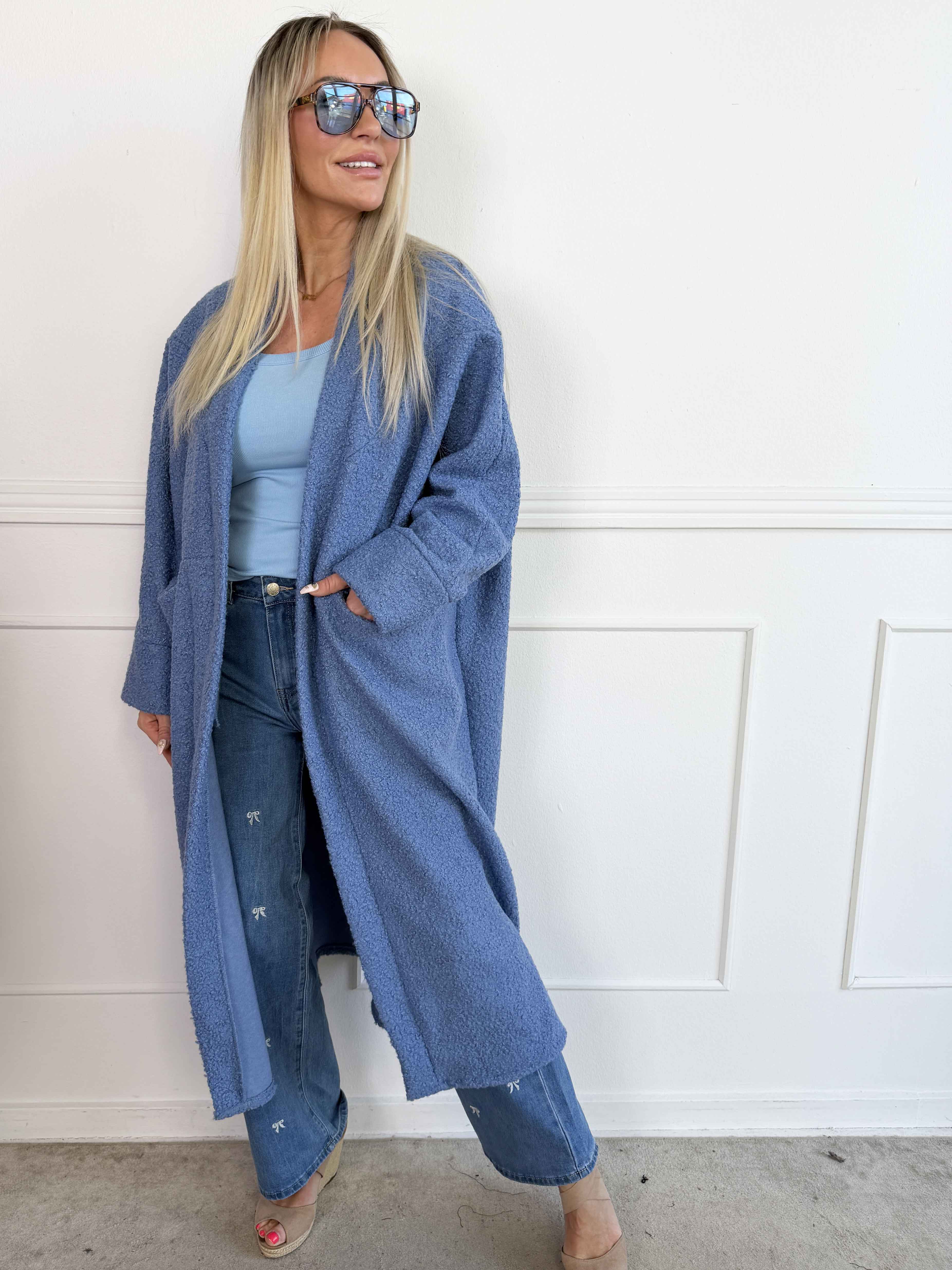 Annah Teddy - Oversized kappa i mjukt teddytyg med synliga sömmar och stora fickor