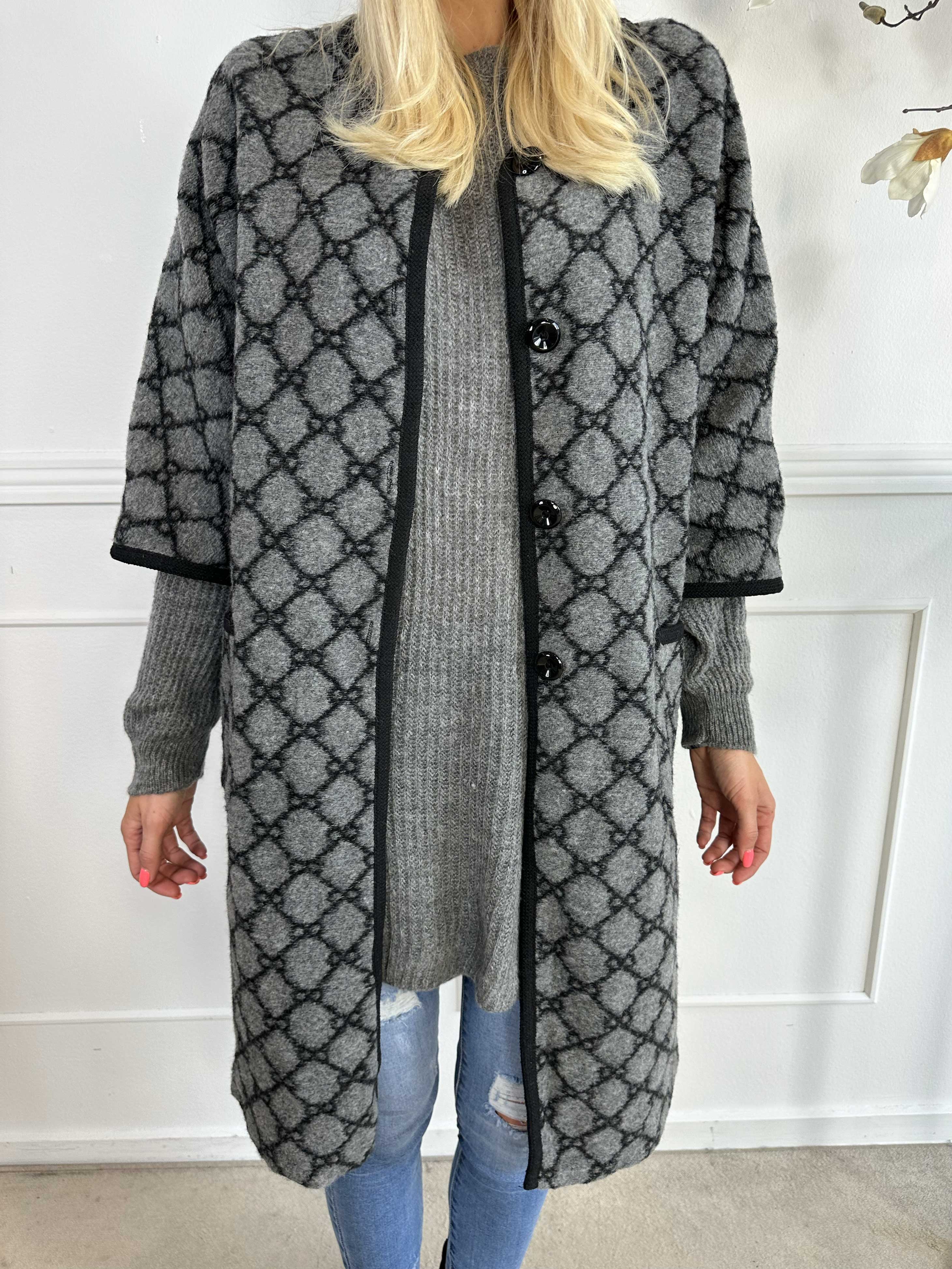 Arianna - Mönstrad kappa med ullfoder