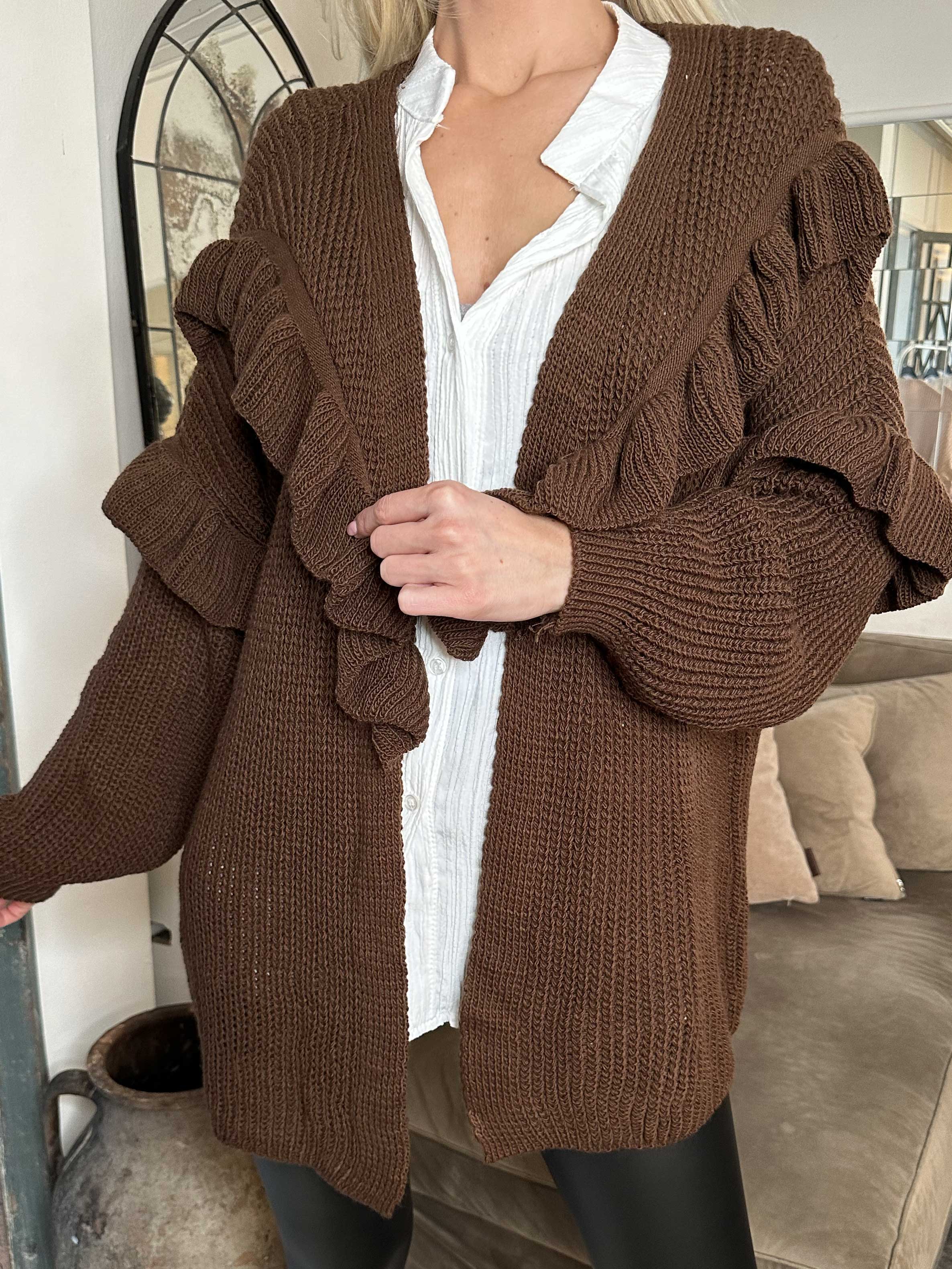 Ellis Cardigan - Fin stickad kofta med fina volangdetaljer