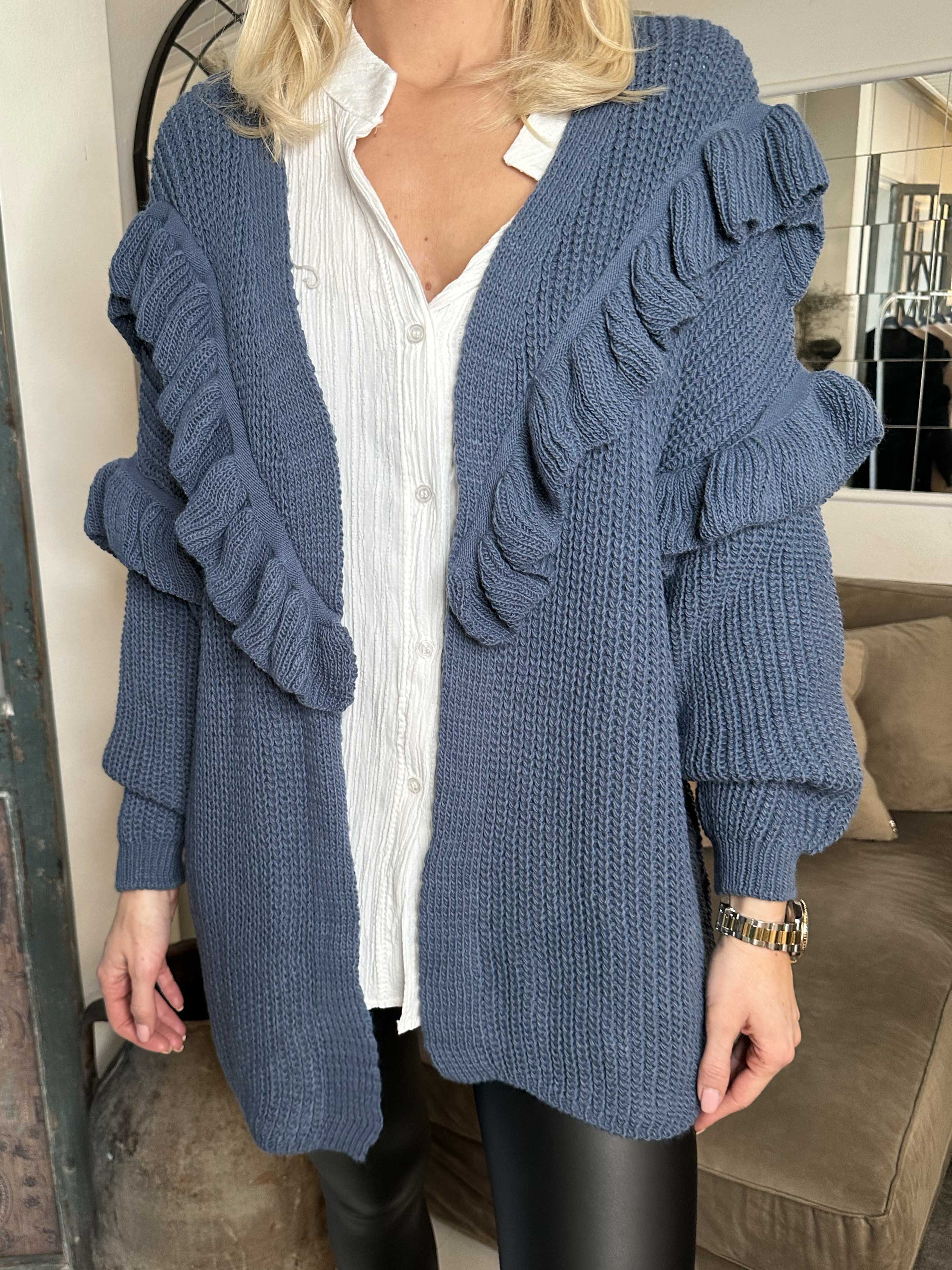 Ellis Cardigan - Fin stickad kofta med fina volangdetaljer