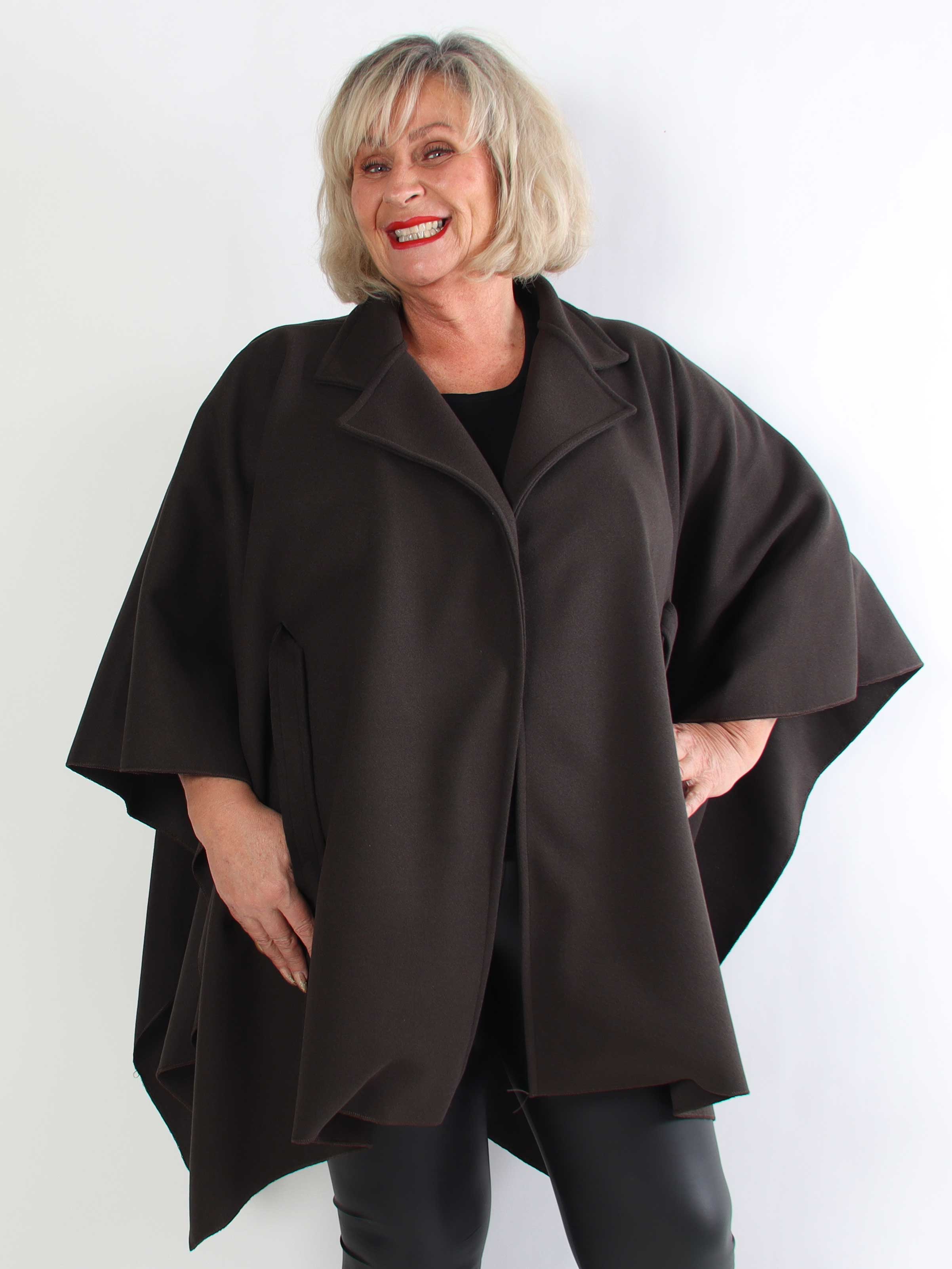 Zanna - Klassisk plus size frakke med bælte i taljen