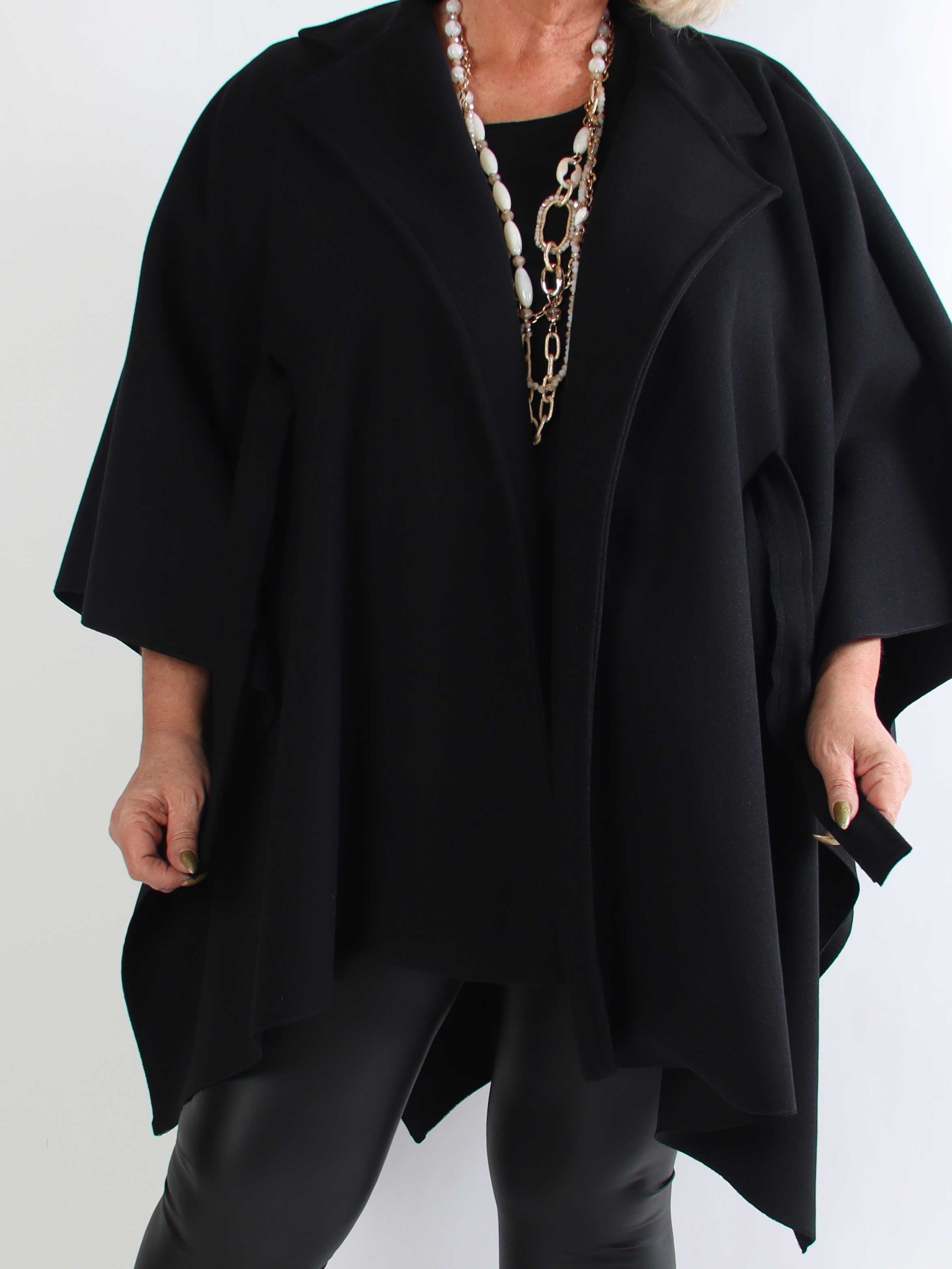 Zanna - Klassisk plus size frakke med bælte i taljen