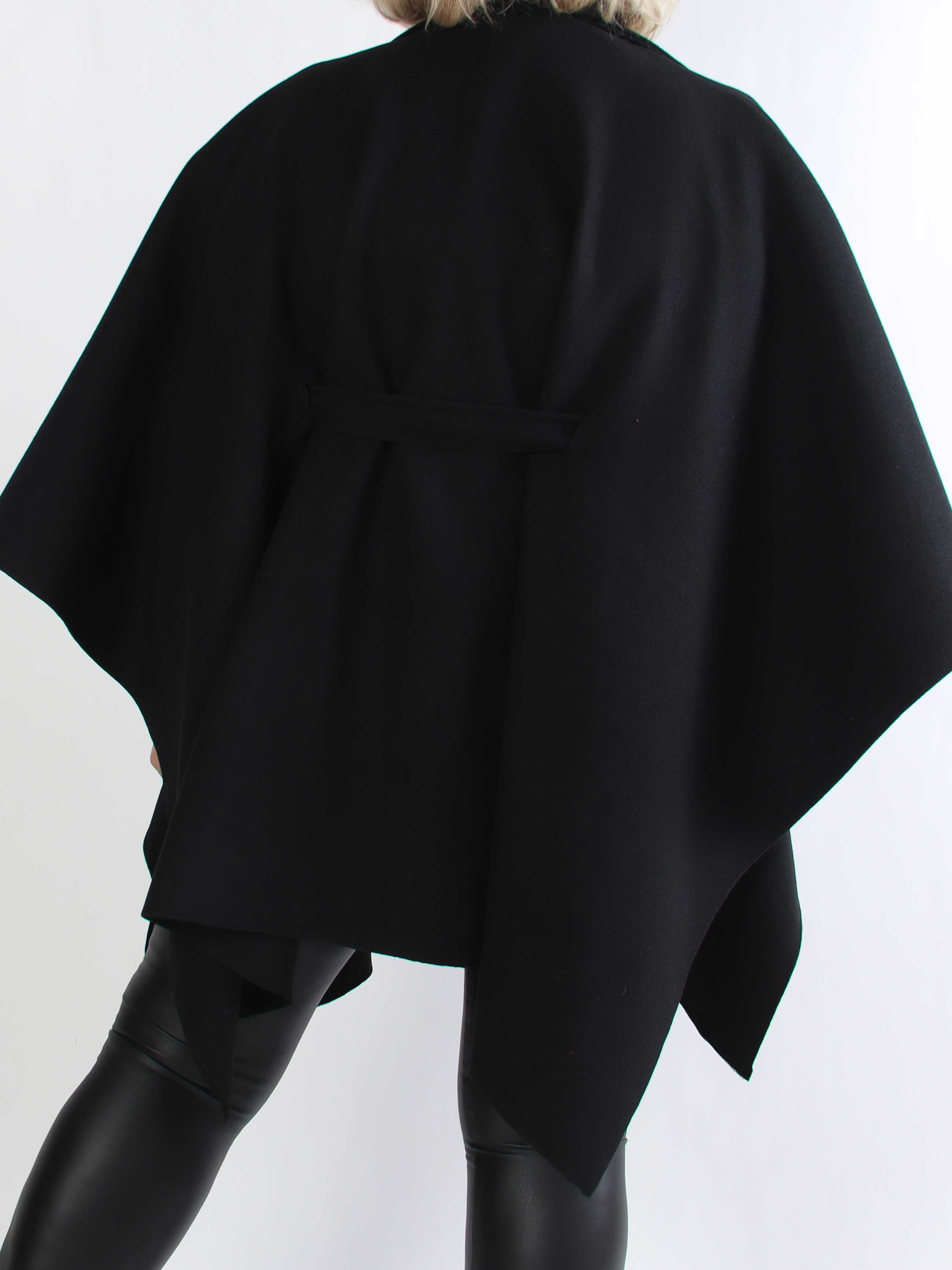 Zanna - Klassisk plus size frakke med bælte i taljen