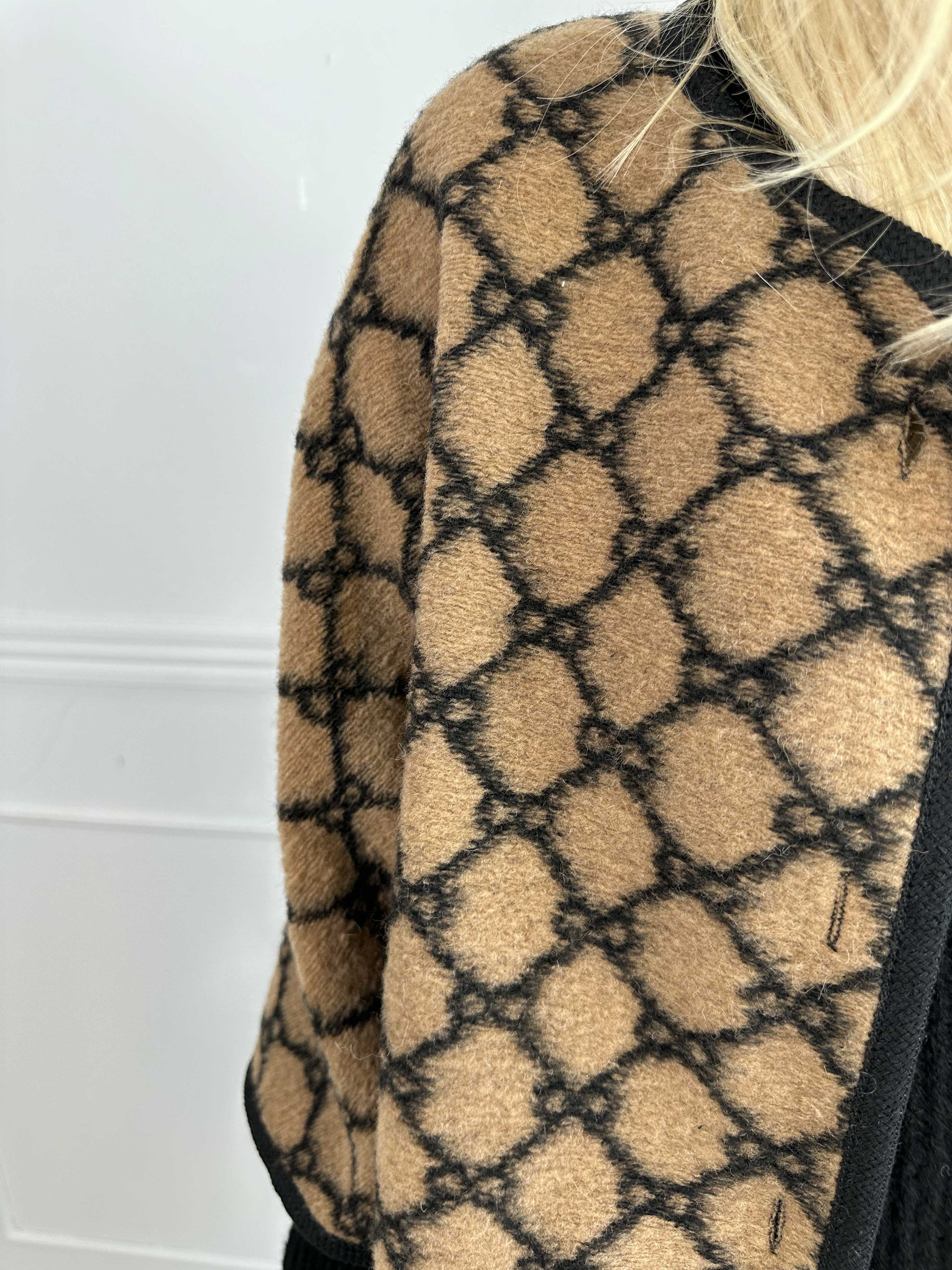 Arianna - Mönstrad kappa med ullfoder