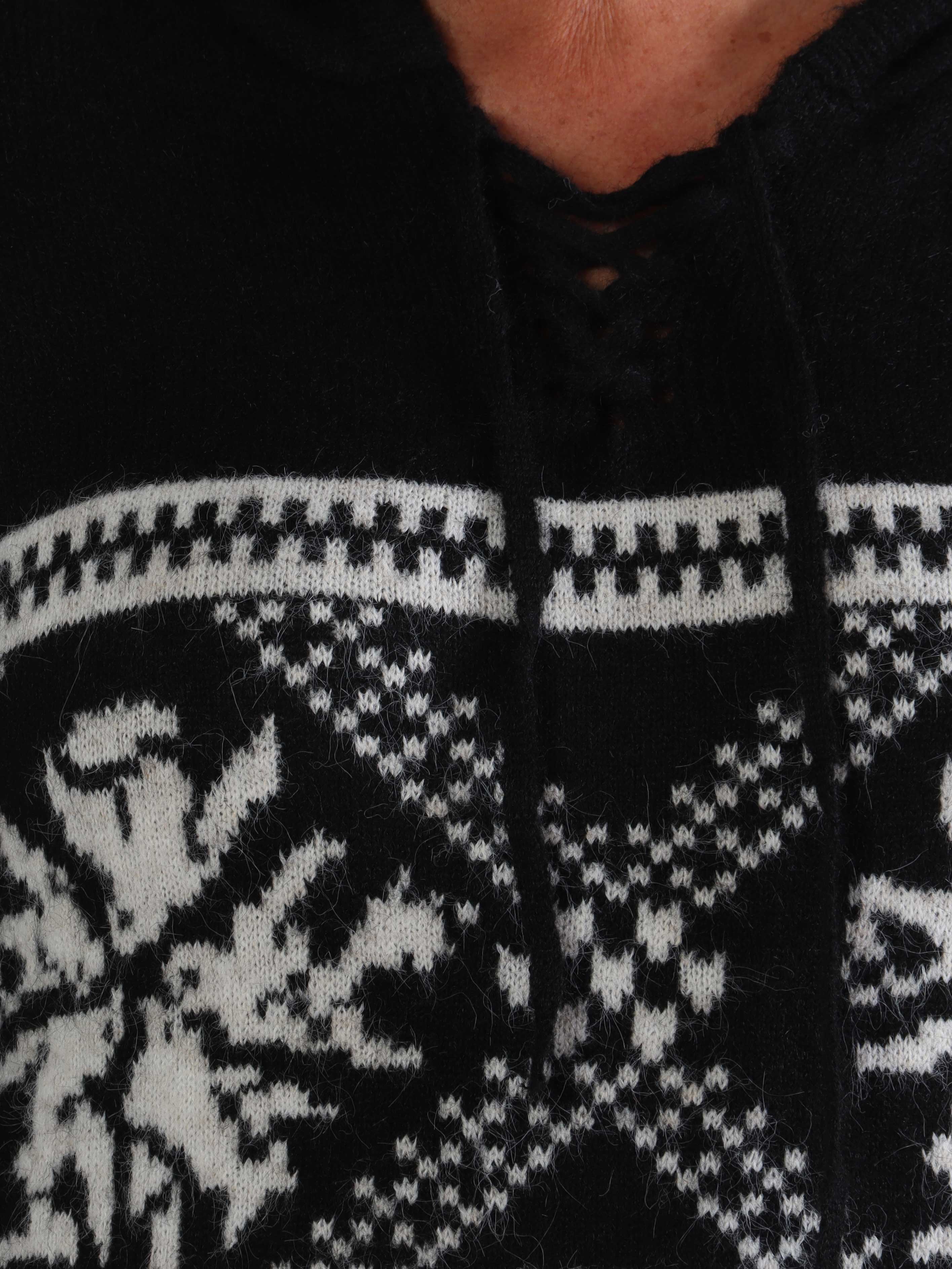 Veni Long - Blød mønstret strikkjole i plus size med hætte