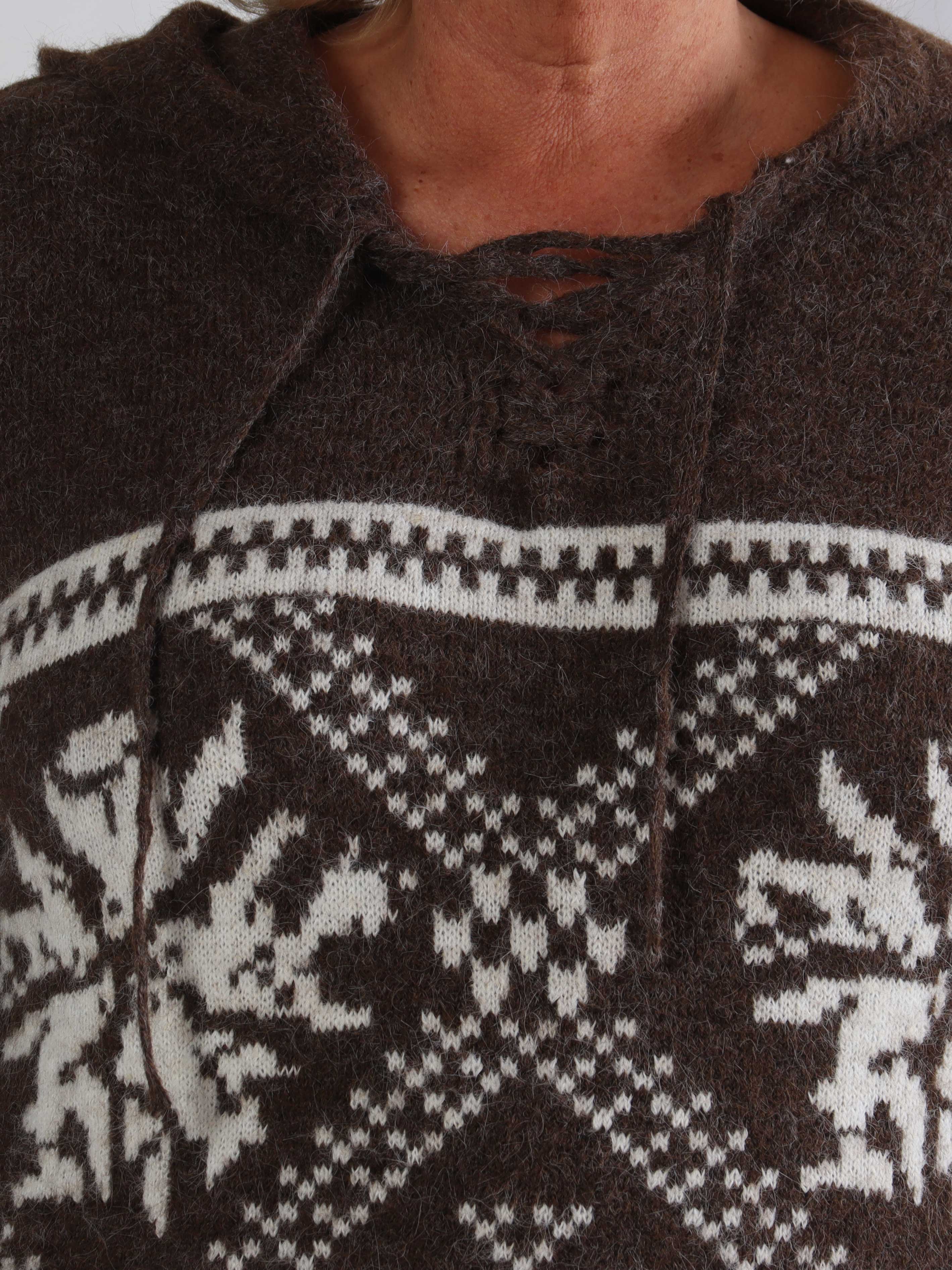 Veni Long - Blød mønstret strikkjole i plus size med hætte