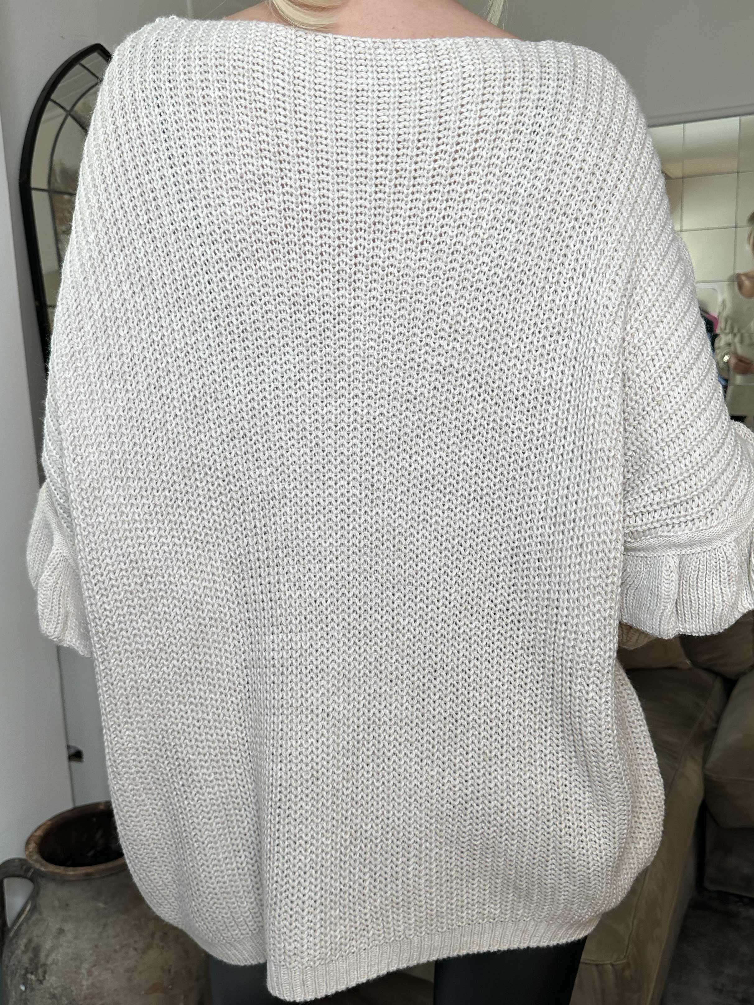 Ellis - Snygg stickad tröja med fina volangdetaljer