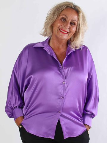Feliciti - Glansig plus size skjorta med fladdermusärmar