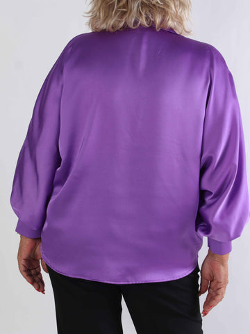 Feliciti - Glansig plus size skjorta med fladdermusärmar