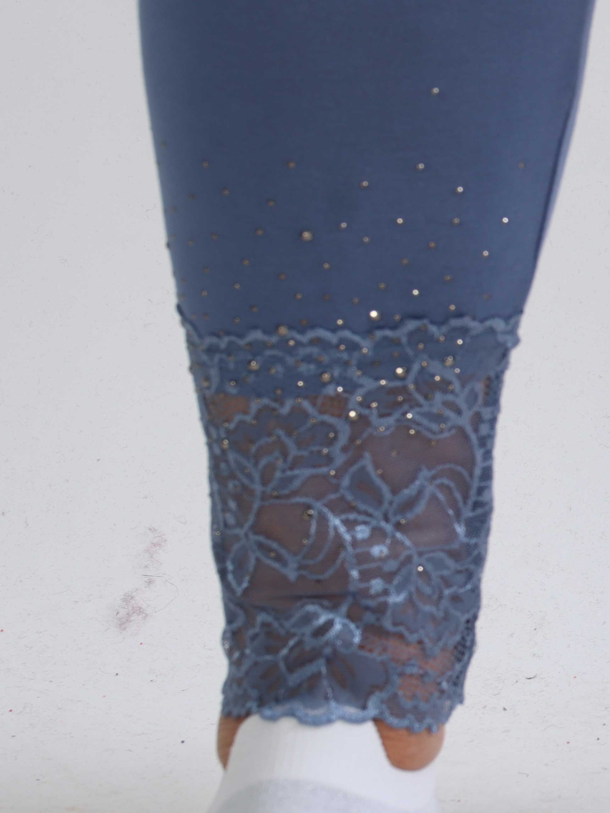 Kia - Bløde leggings i viskose med blondekant og similisten