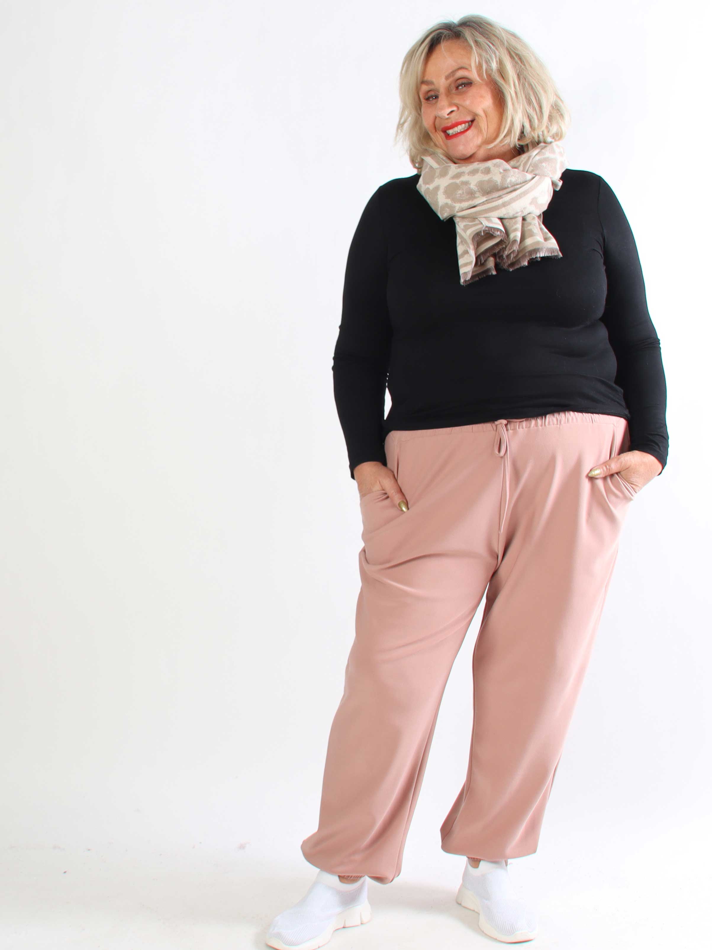 Iliona - Joggingbukser med elastik forenden af buksebenet