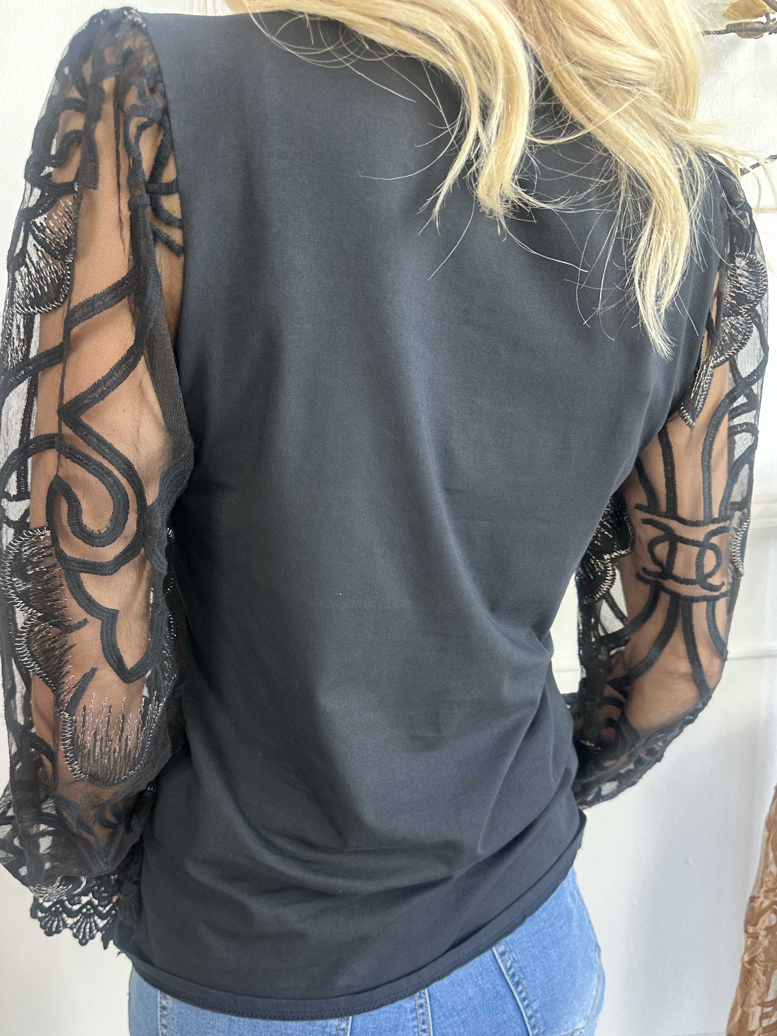 Nadine L/S - Söt blus med spetsärmar