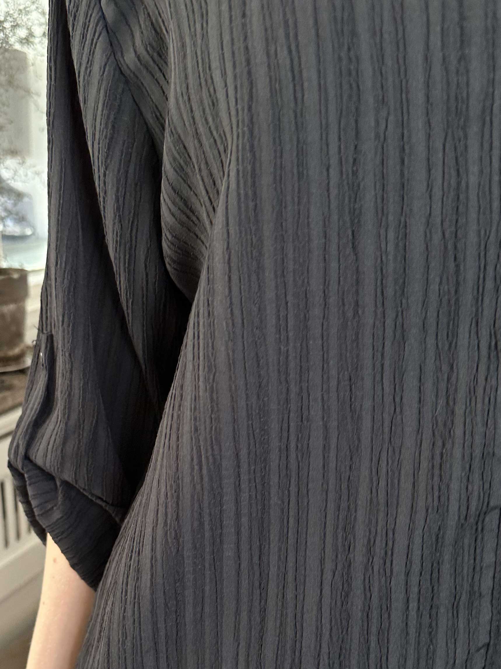 Karah - Enfärgad skjorta i crepe-look