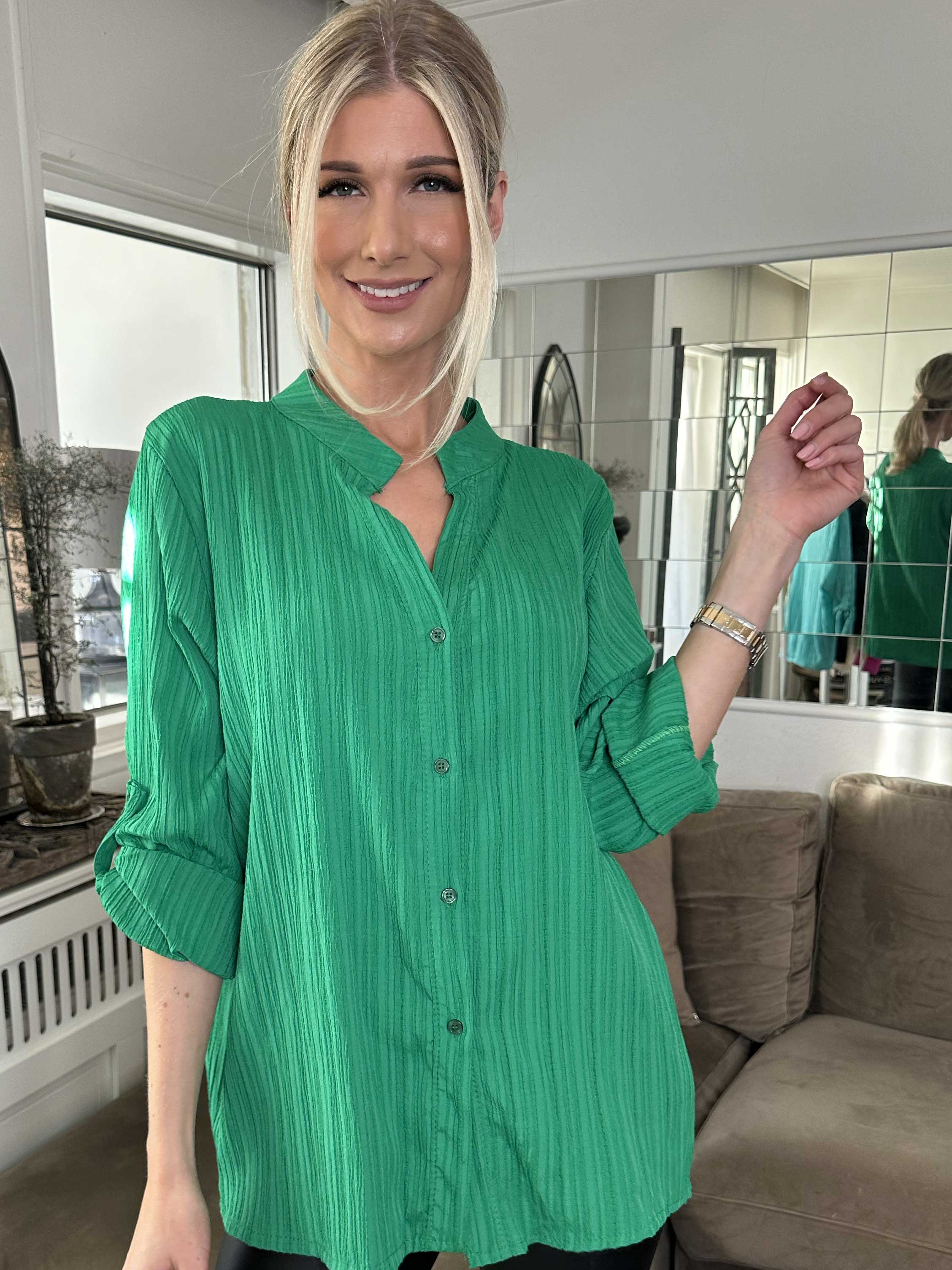 Karah - Enfärgad skjorta i crepe-look