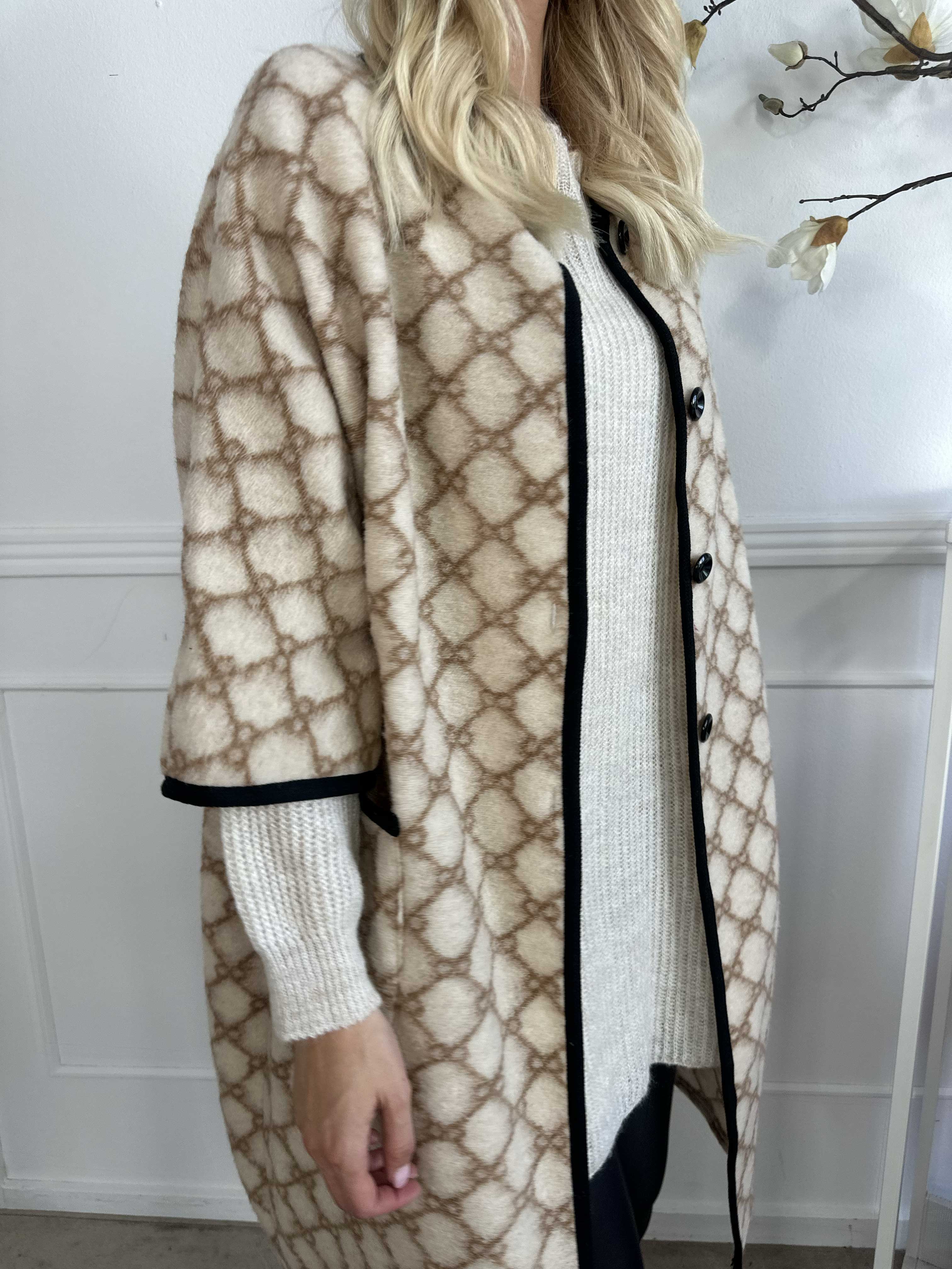 Arianna - Mönstrad kappa med ullfoder