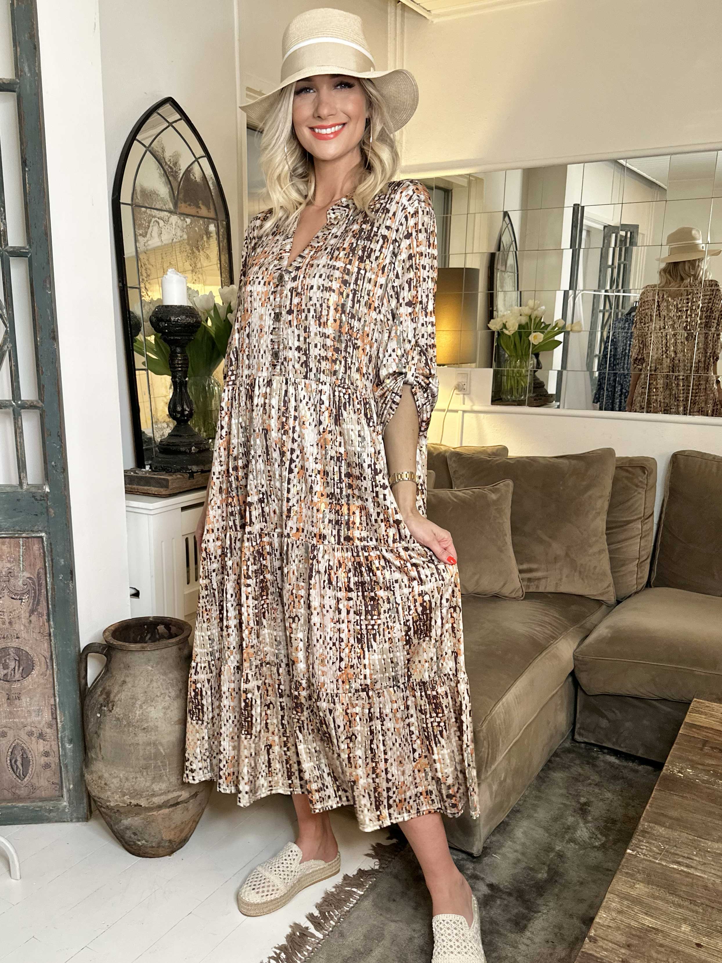 Milano Pattern - Lång mönstrad klänning med lager på lager look