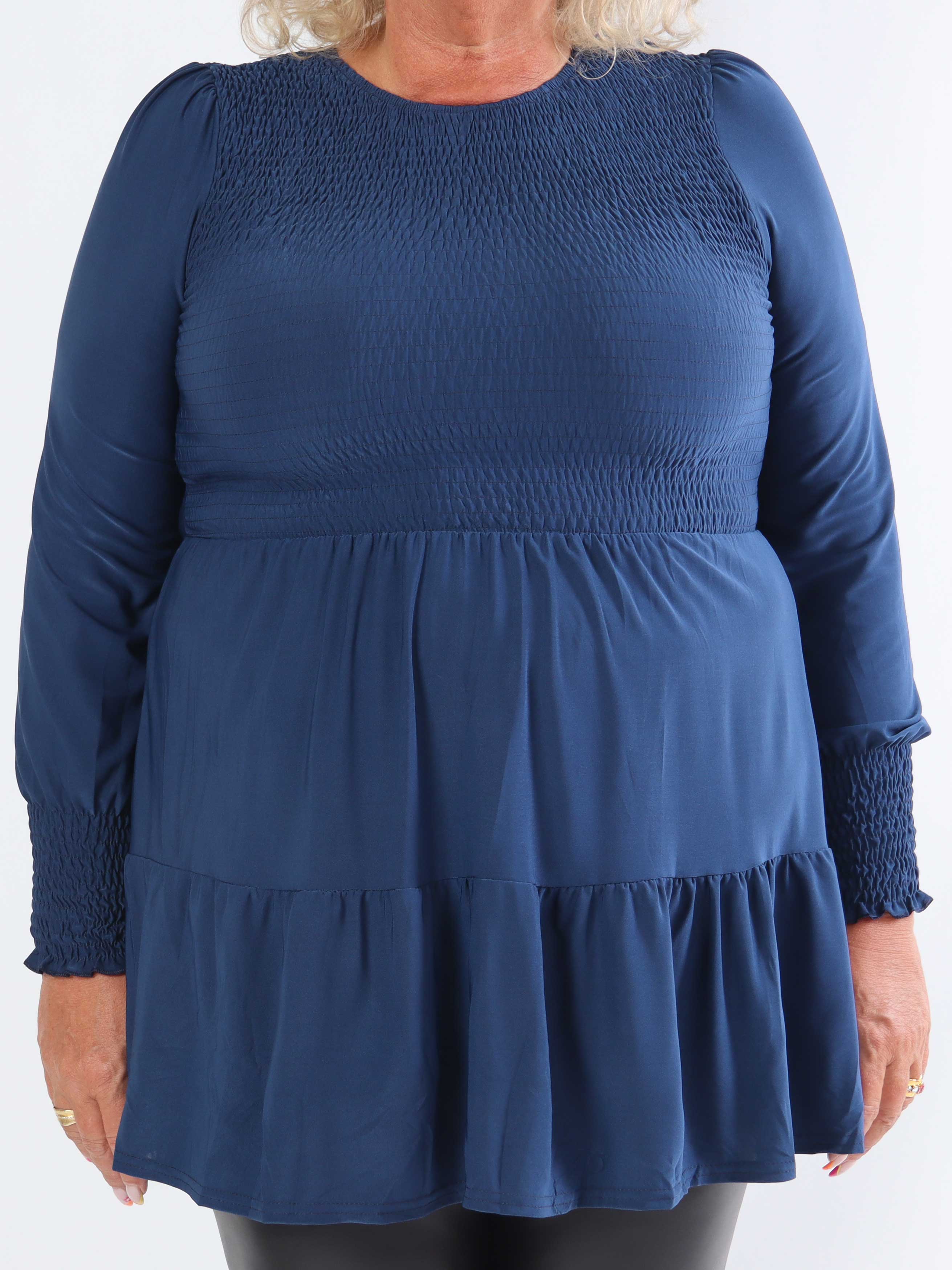 Kelly Shirt - Elastisk plus size blus med smock över bröstet