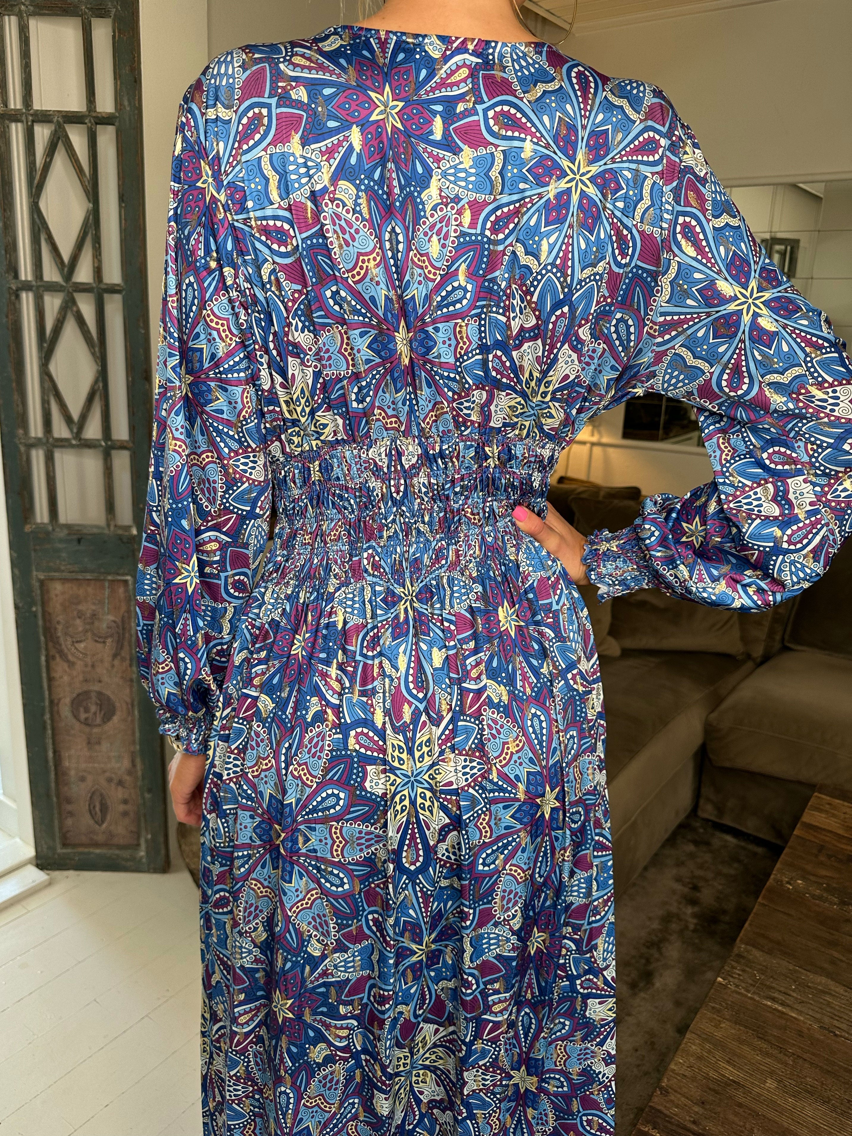 Pams Multi L/S - Lång elastisk klänning i skrynkelfritt tyg med långa ärmar