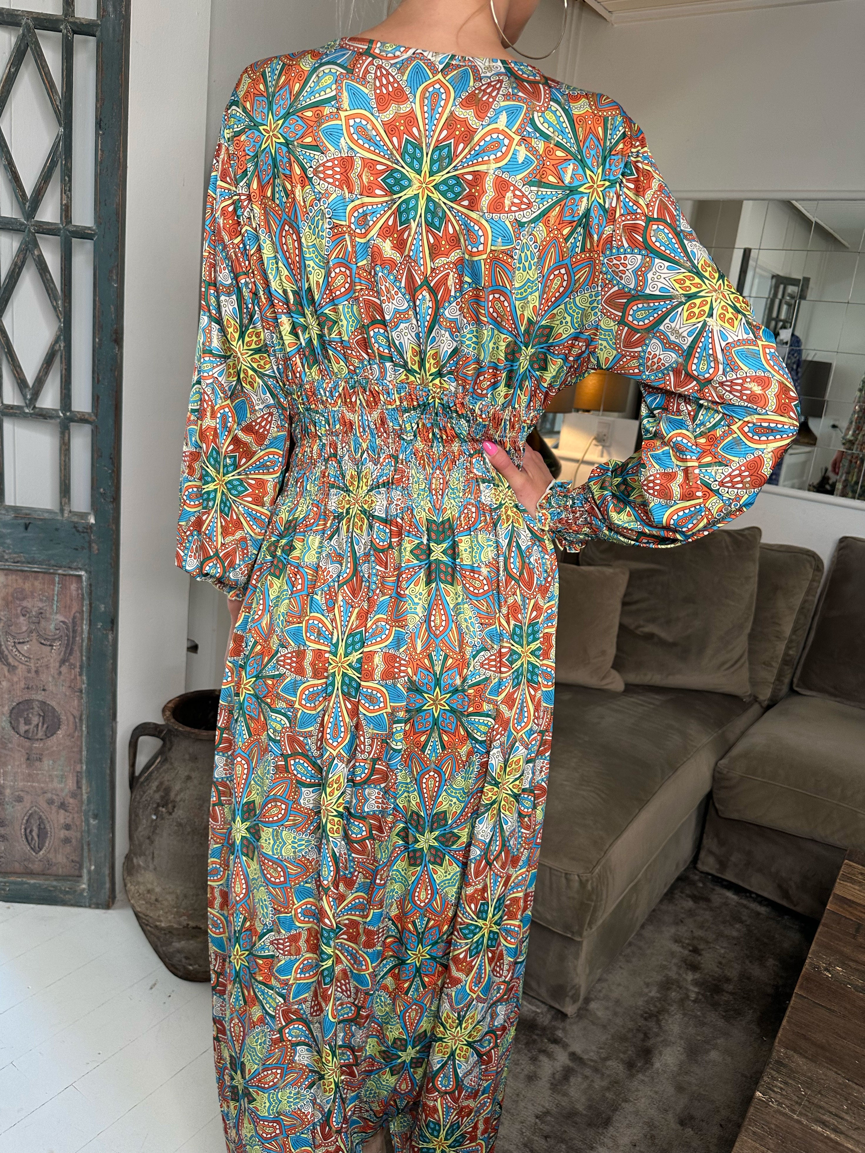 Pams Multi L/S - Lång elastisk klänning i skrynkelfritt tyg med långa ärmar