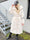 Snowie – Lång dunjacka med en LOVE-detalj på ärmen och en varm krage.